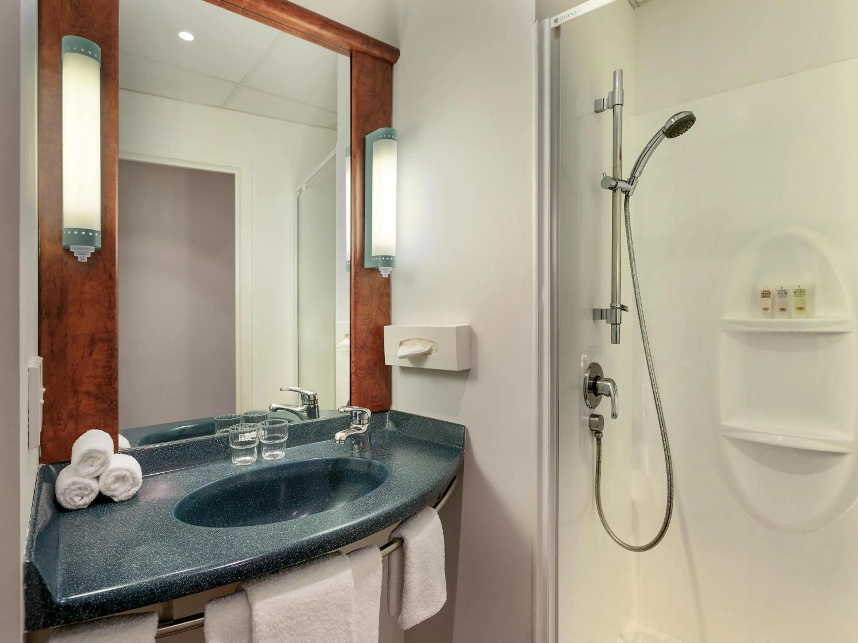 Bedroom in ibis Wellington