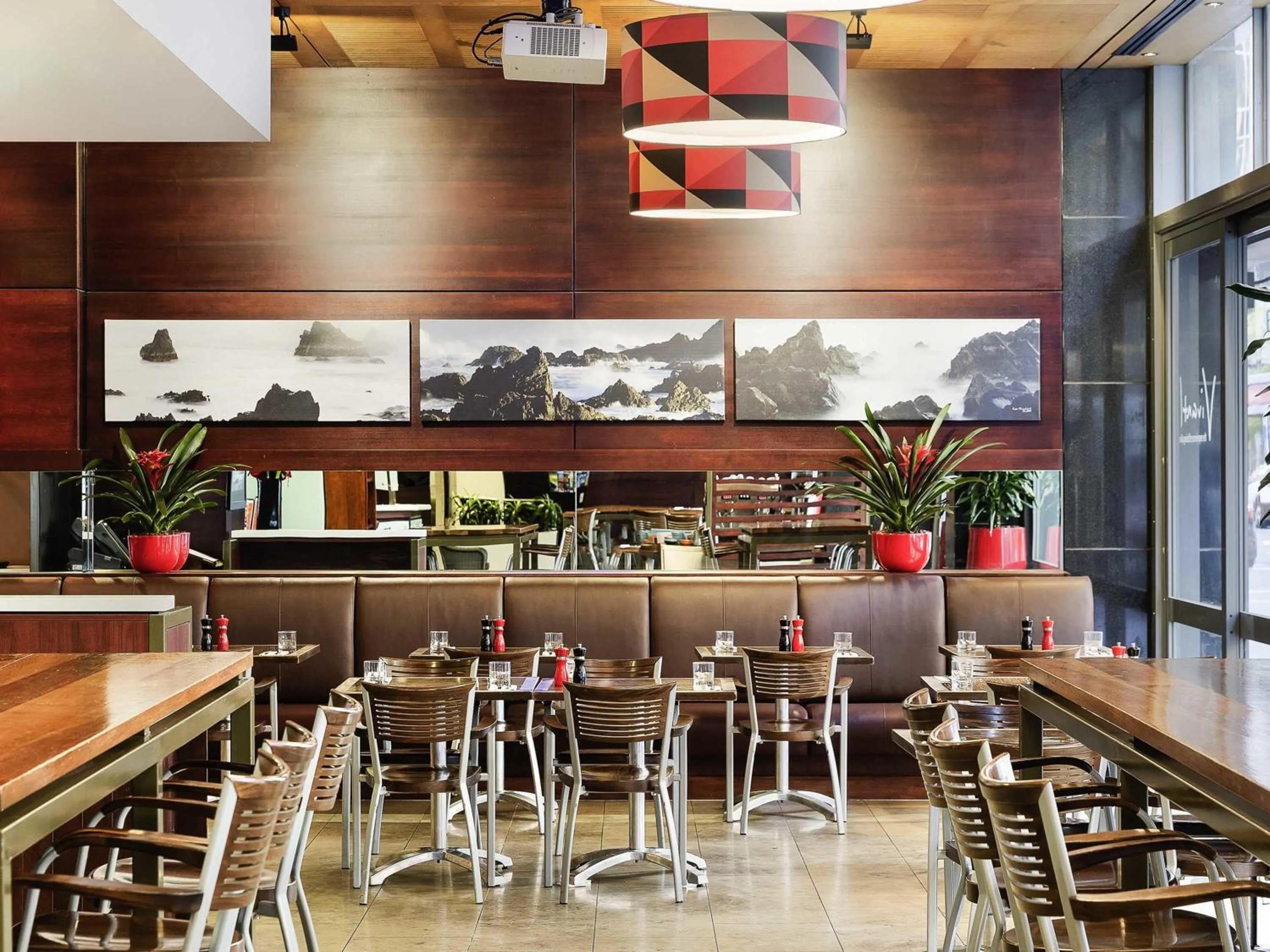Restaurant/places to eat in ibis Wellington