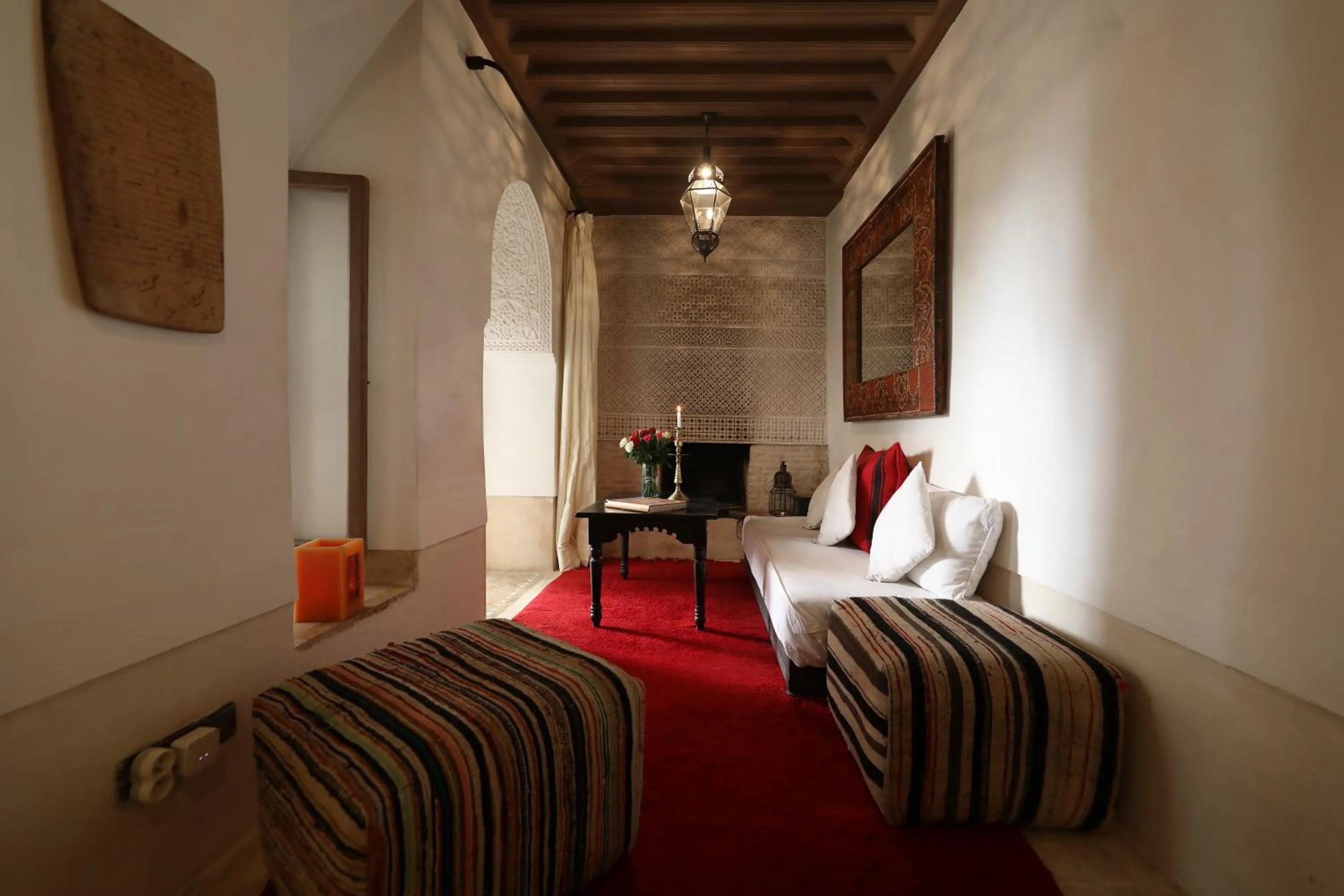 Living room, Bed in Dar Akal