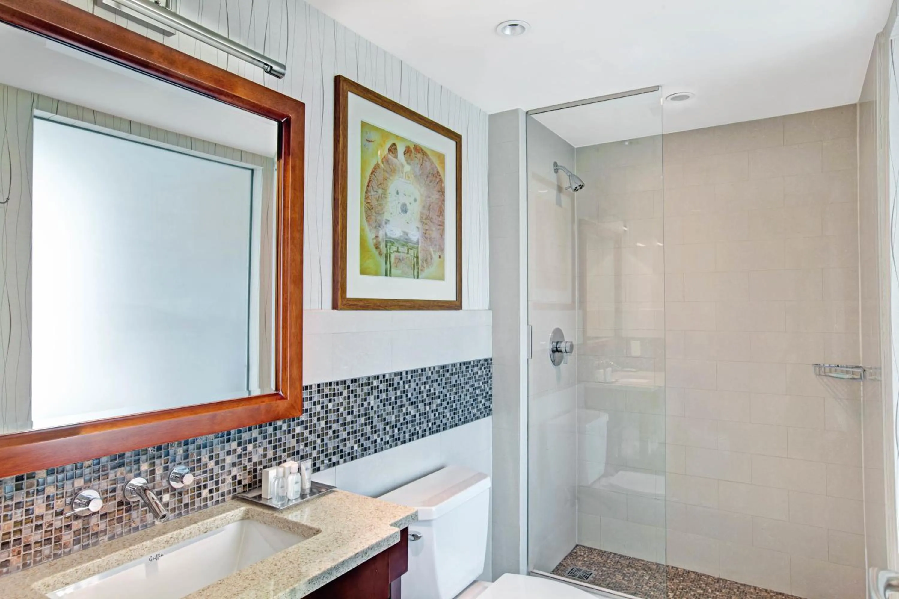 Shower in Wyndham Garden Chinatown