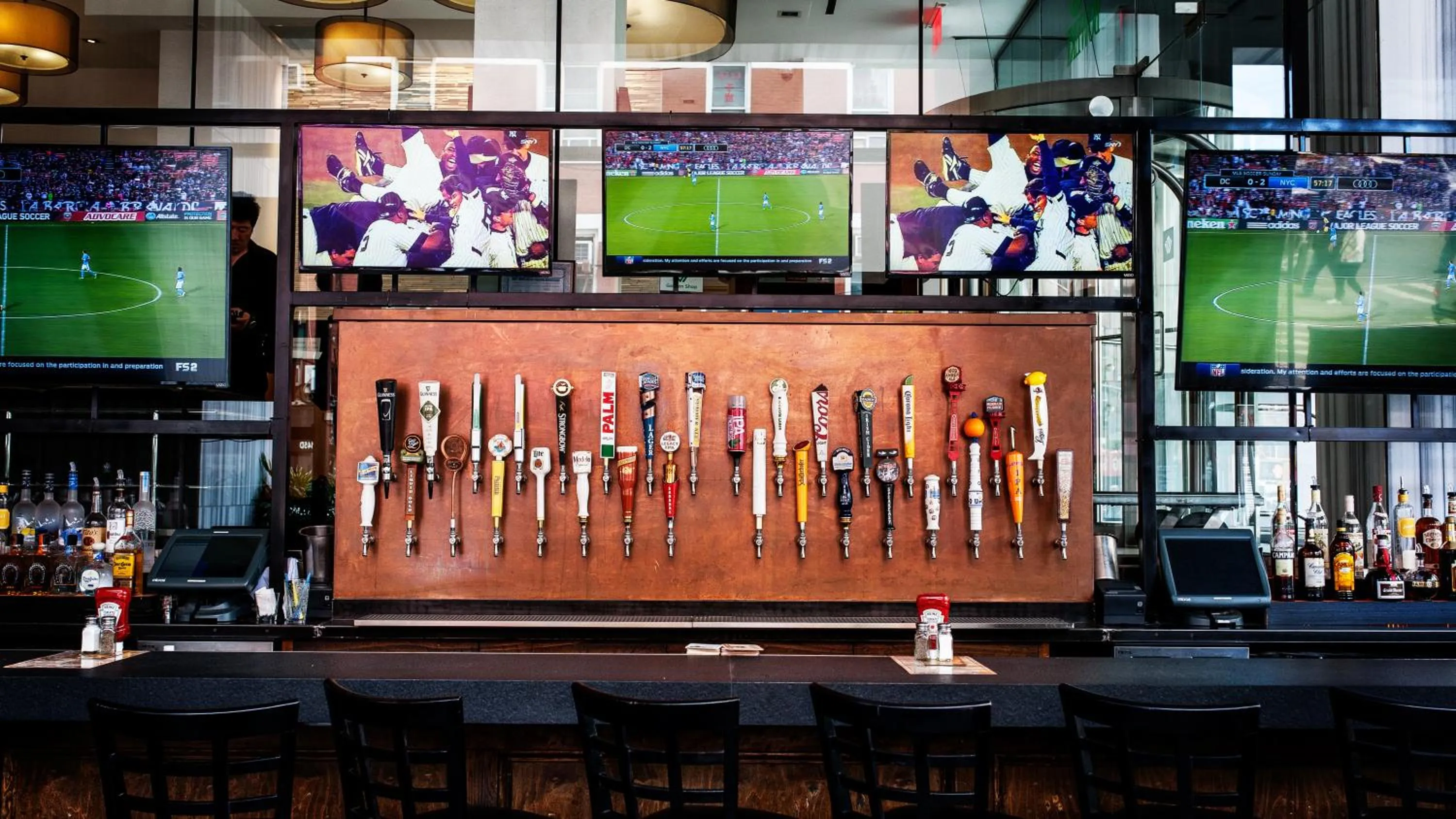 Restaurant/places to eat in Wyndham Garden Chinatown