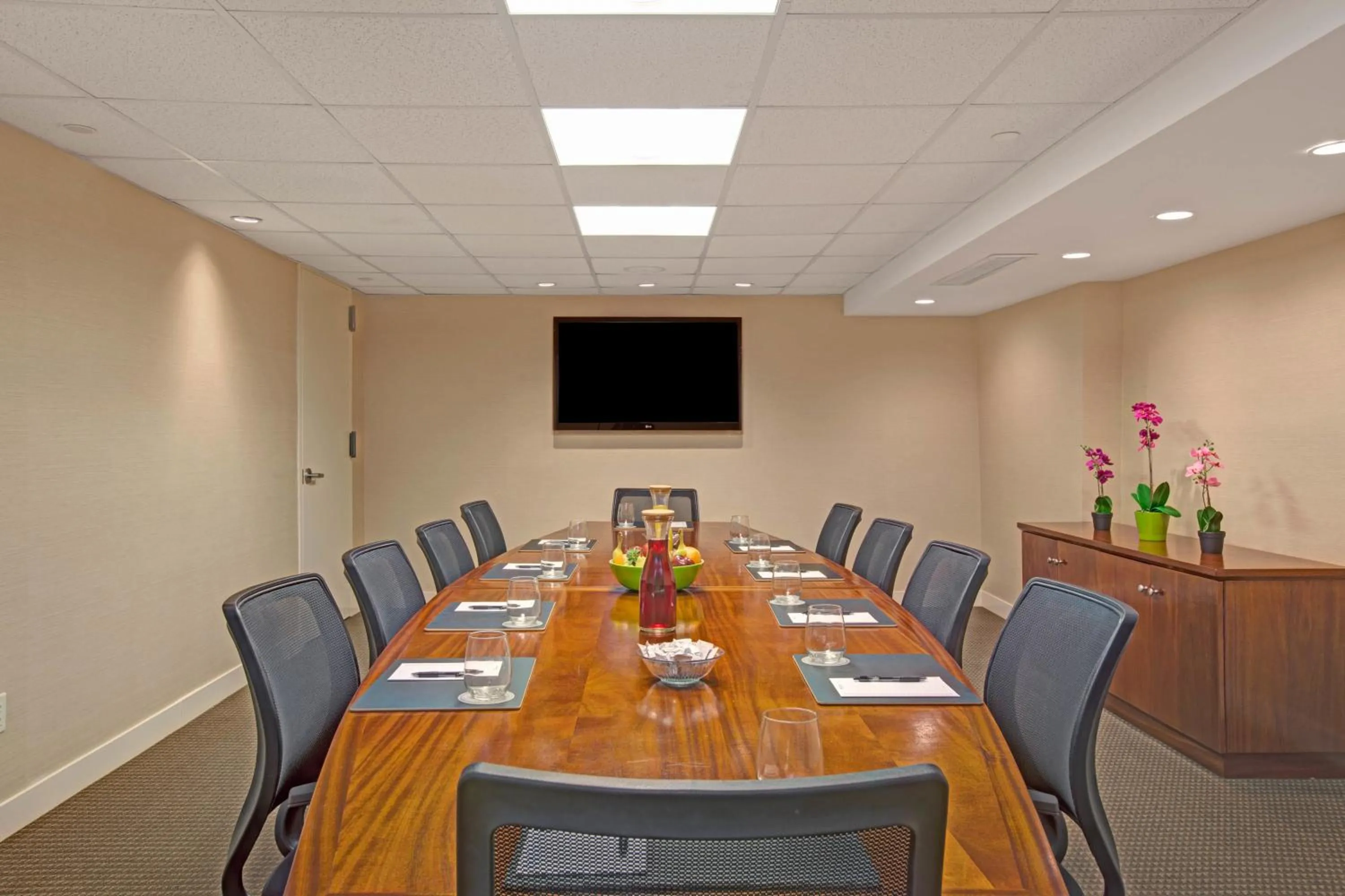 Meeting/conference room in Wyndham Garden Chinatown