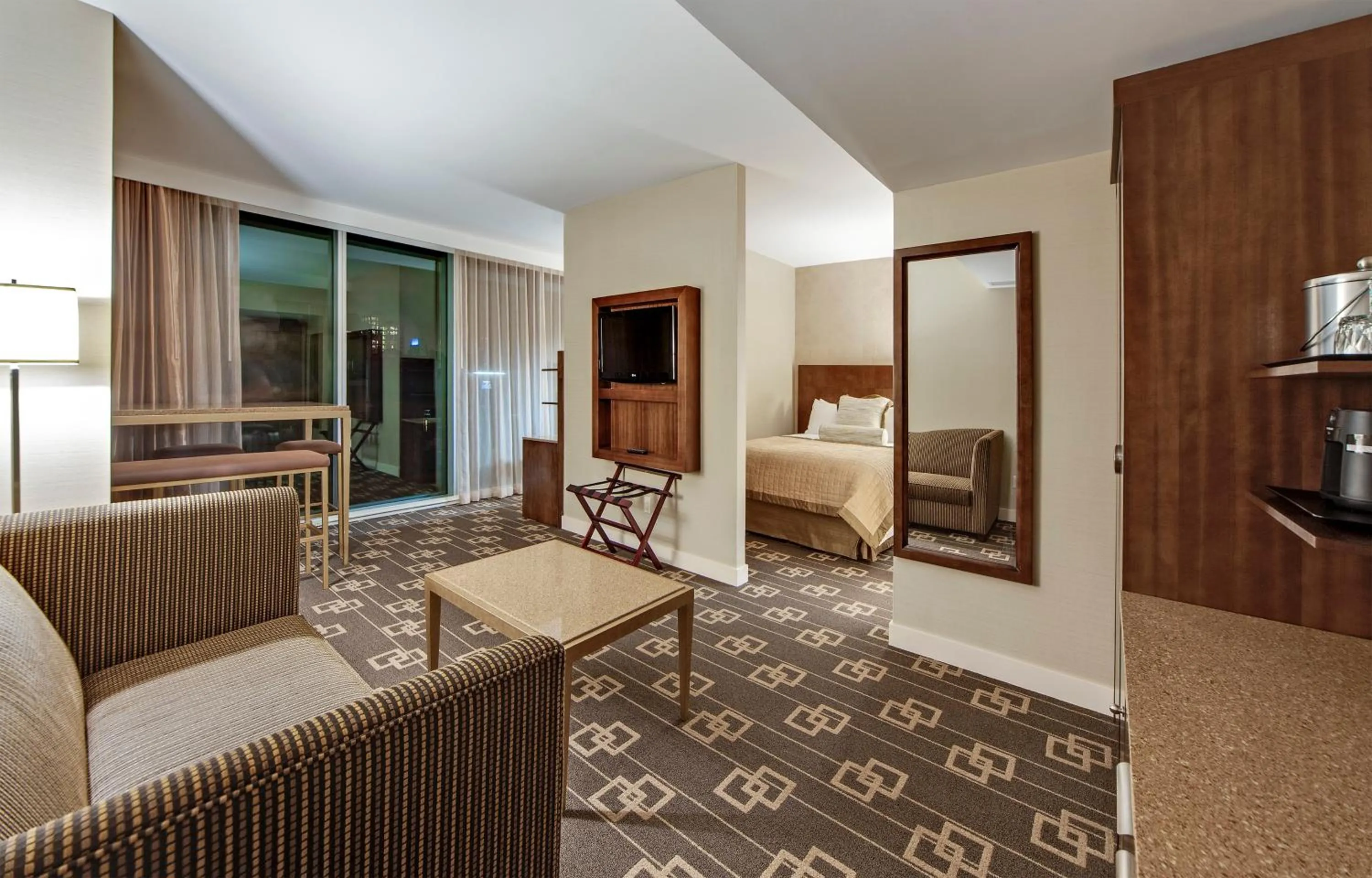 TV and multimedia, Bed in Wyndham Garden Chinatown