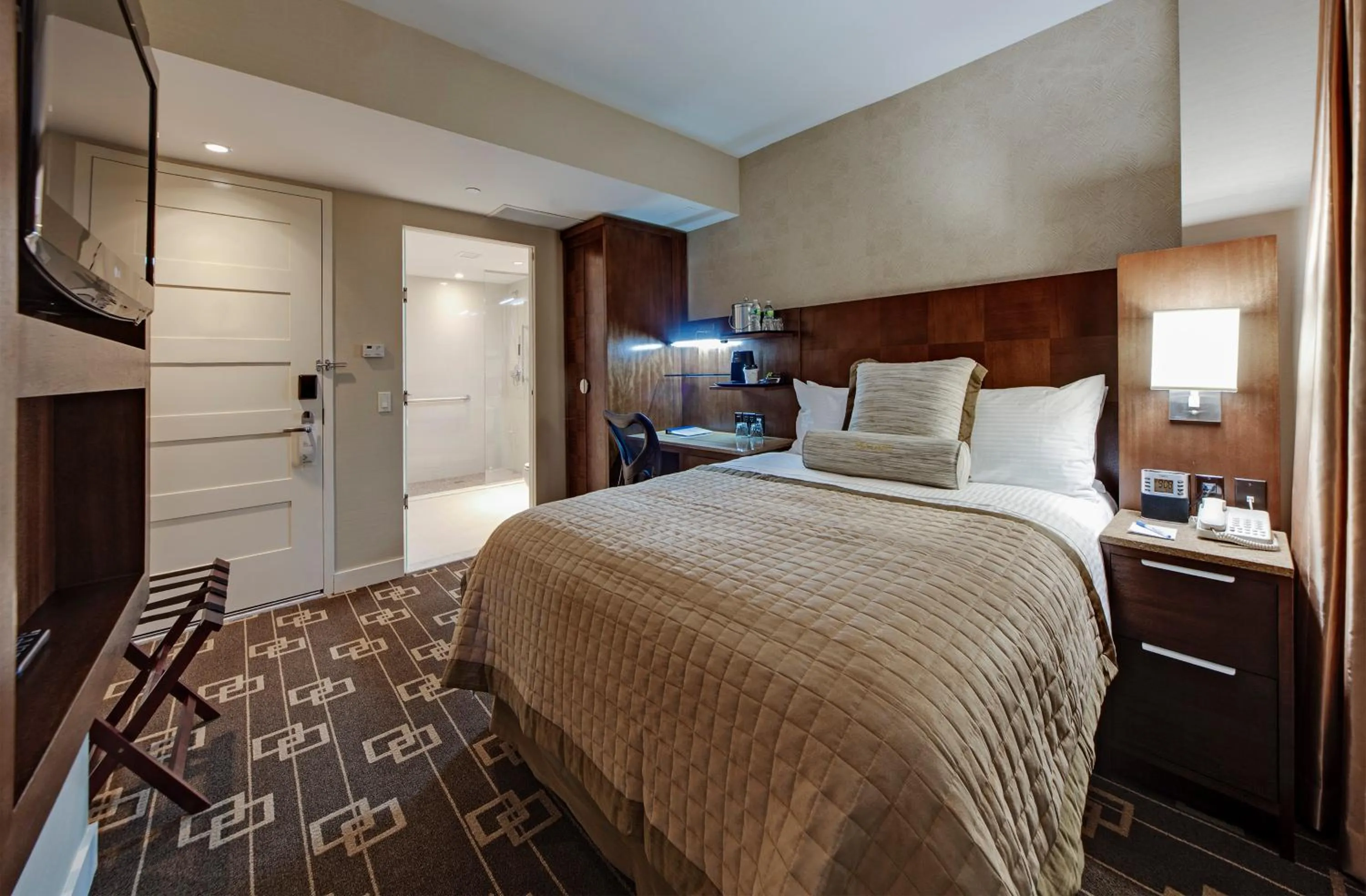 Bed in Wyndham Garden Chinatown