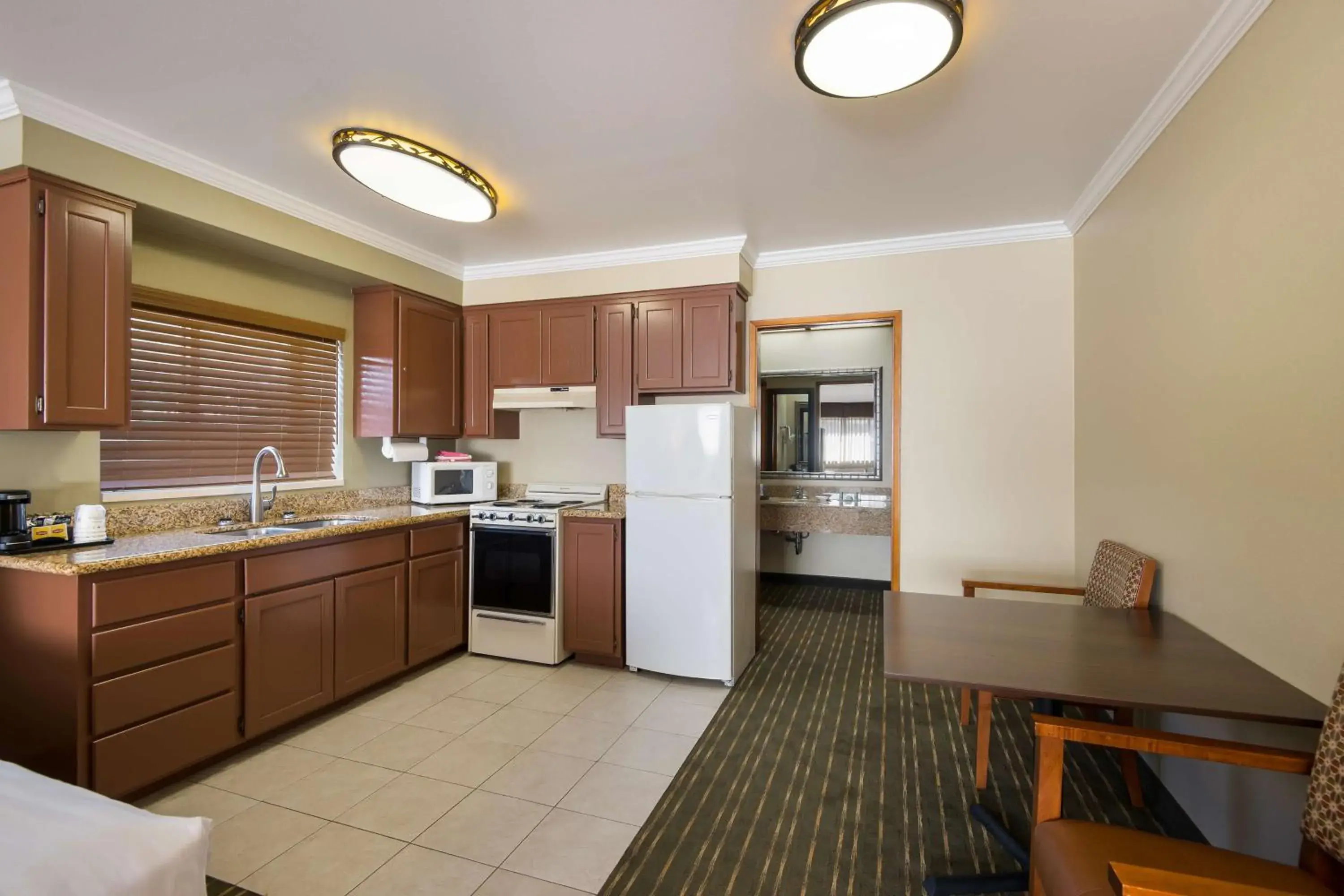 Deluxe Queen Room with Two Queen Beds - Non-Smoking in Best Western Holiday Hotel Deluxe Queen Room with Two Queen Beds - Non-Smoking in Best Western Holiday Hotel