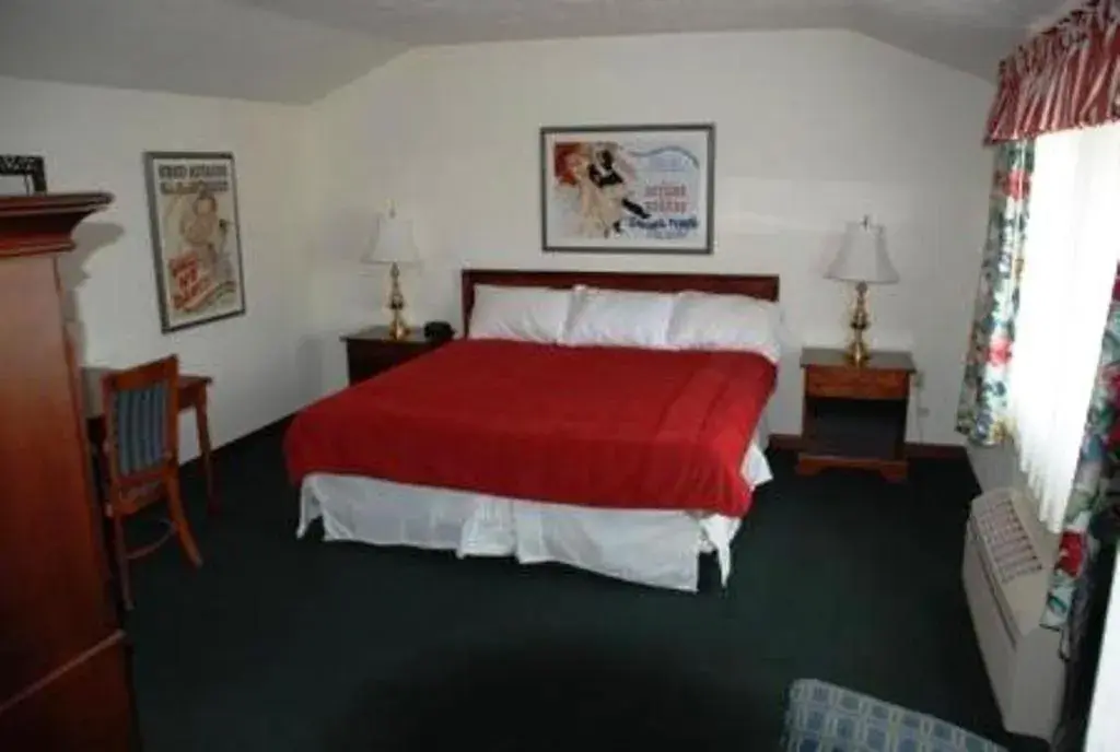 King Room in Historic Beaver Dam Lodge, Golf & RV Resort King Room in Historic Beaver Dam Lodge, Golf & RV Resort