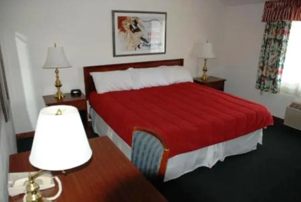 King Room in Historic Beaver Dam Lodge, Golf & RV Resort King Room in Historic Beaver Dam Lodge, Golf & RV Resort