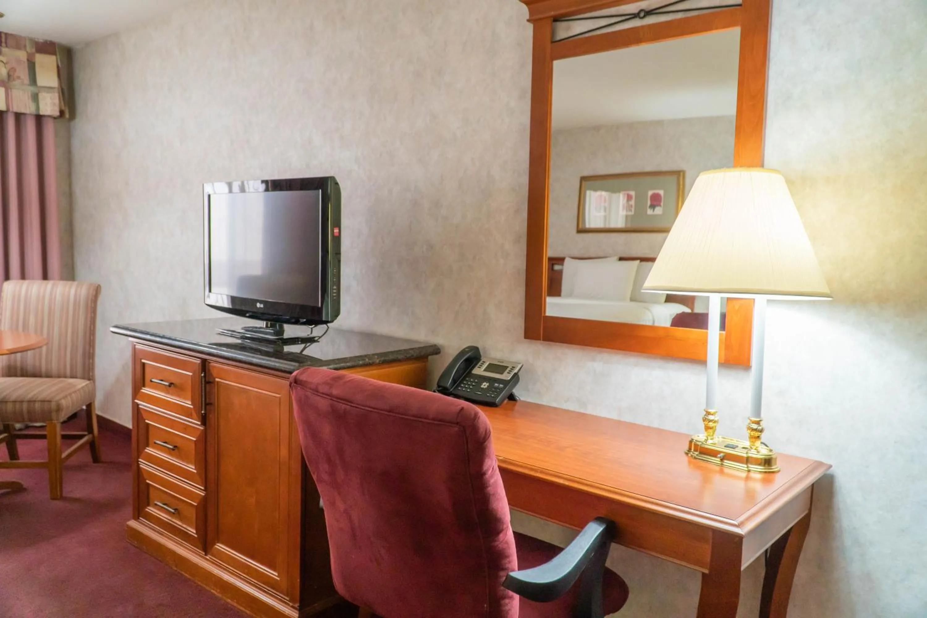 TV and multimedia in Hotel Piccadilly