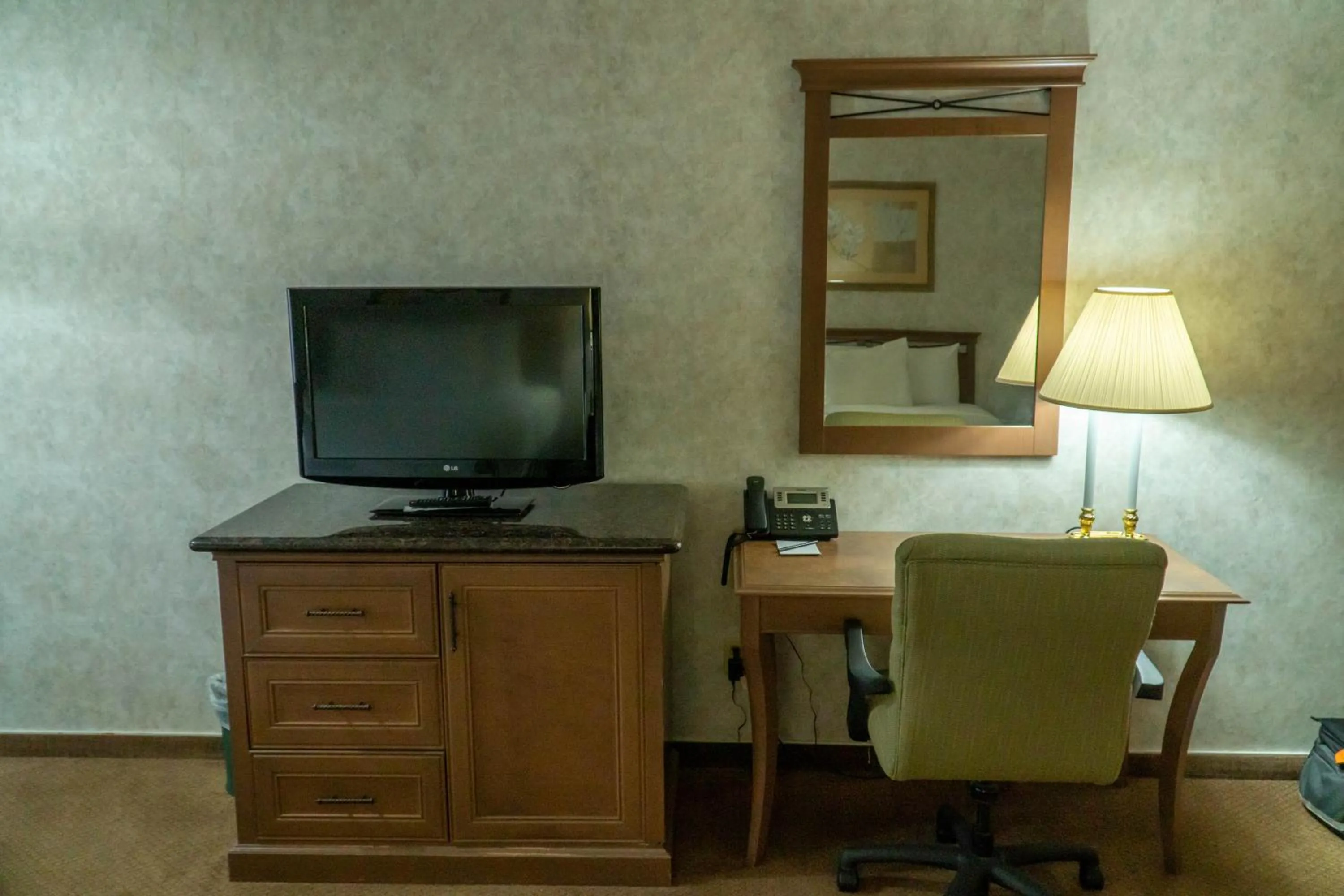 TV and multimedia in Hotel Piccadilly