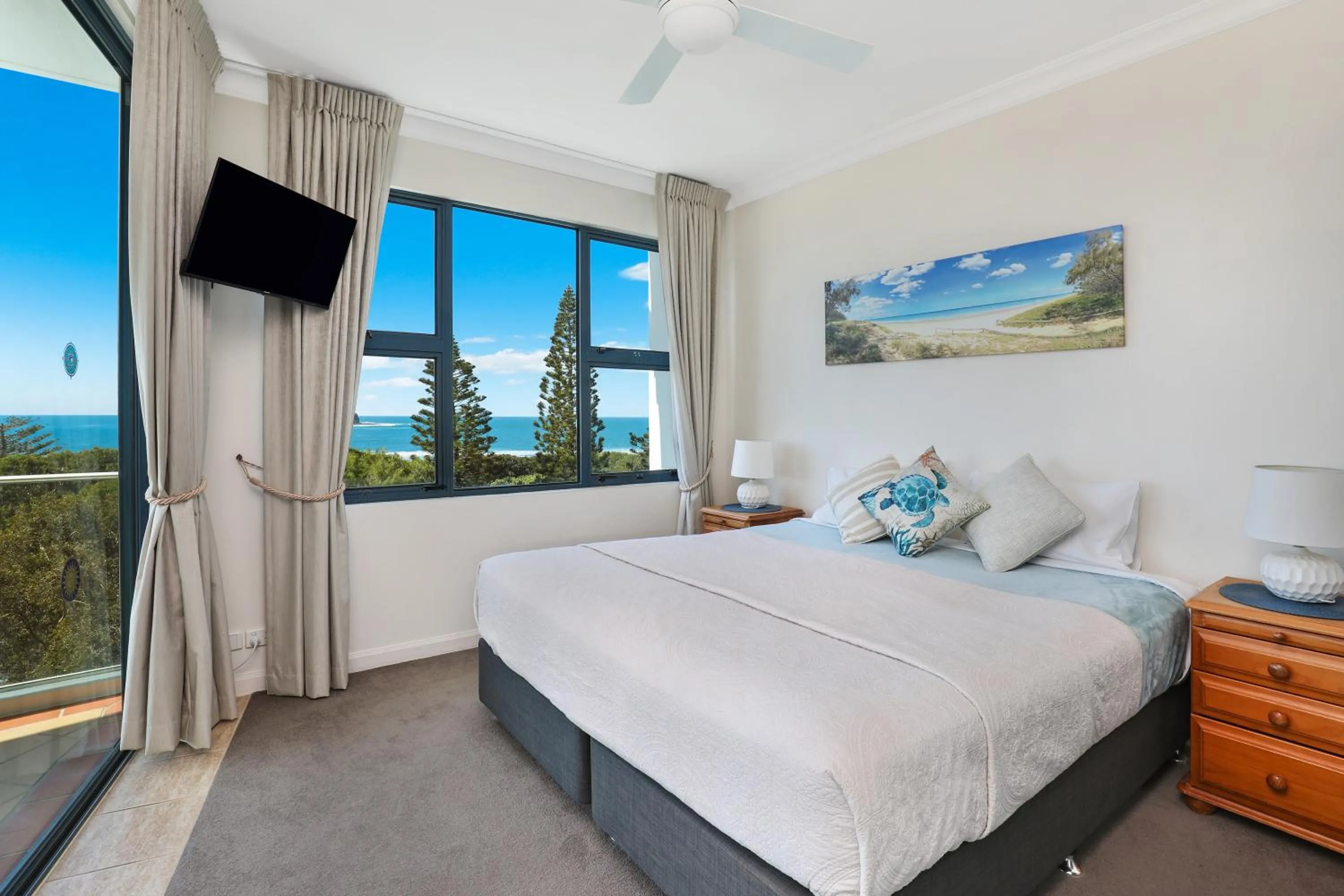 Bed in Santorini Twin Waters