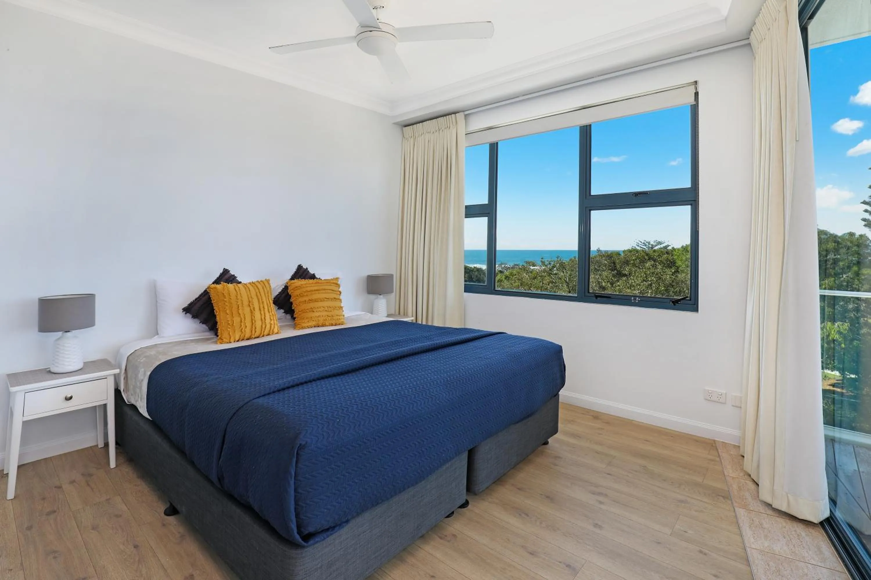 Bed in Santorini Twin Waters