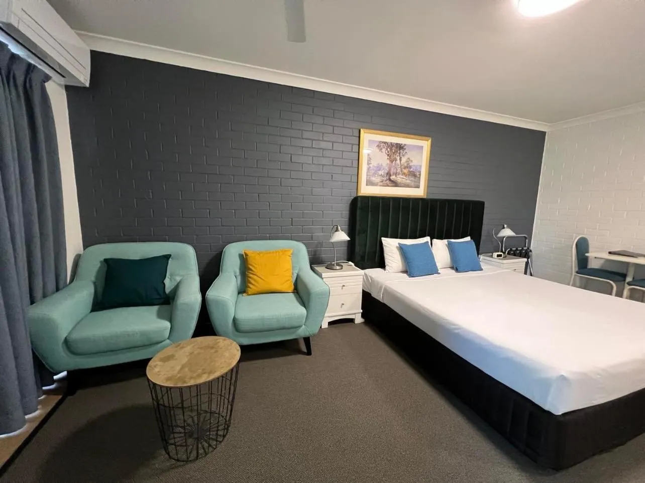 Bed in Benson Court Motel