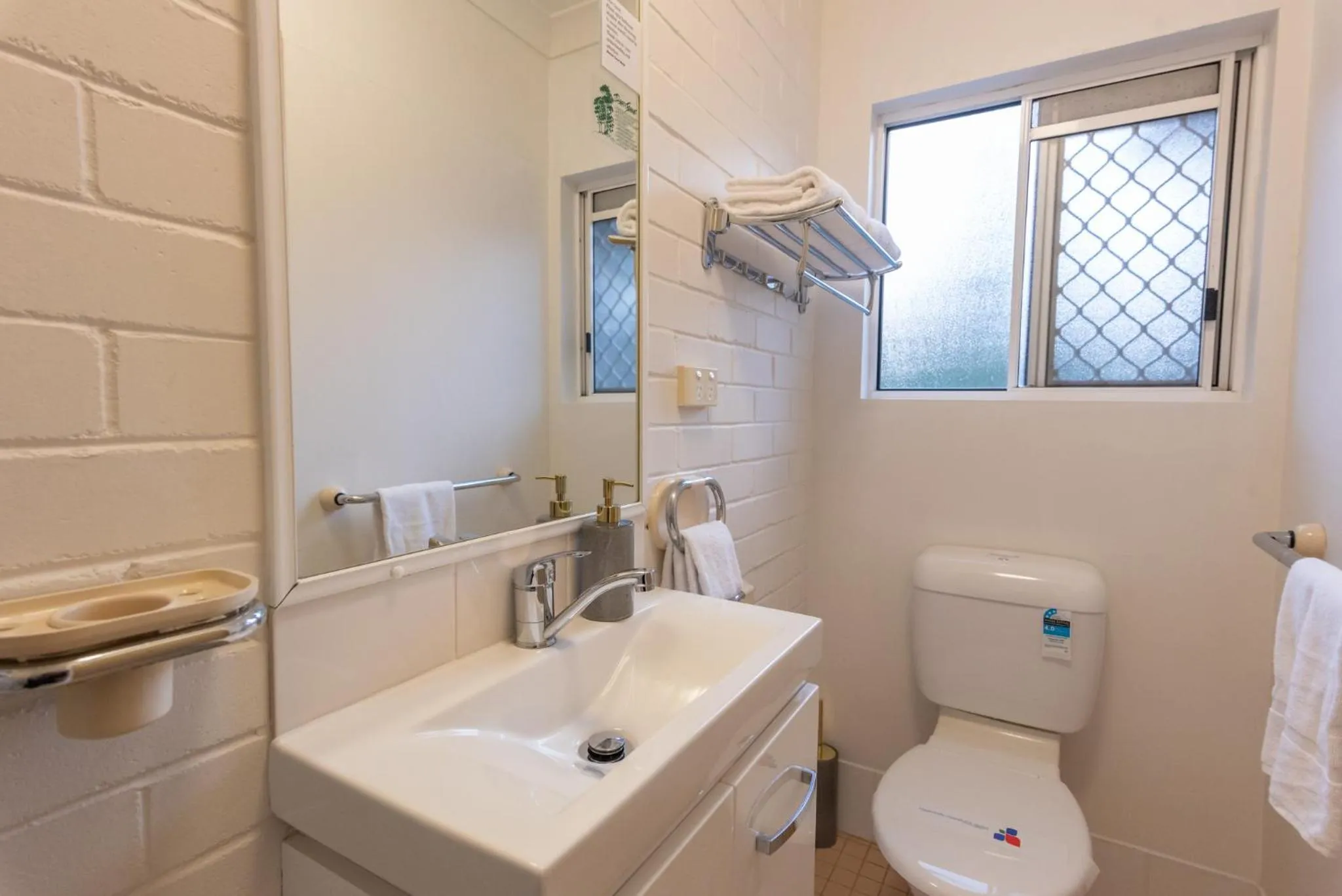 Toilet in Benson Court Motel