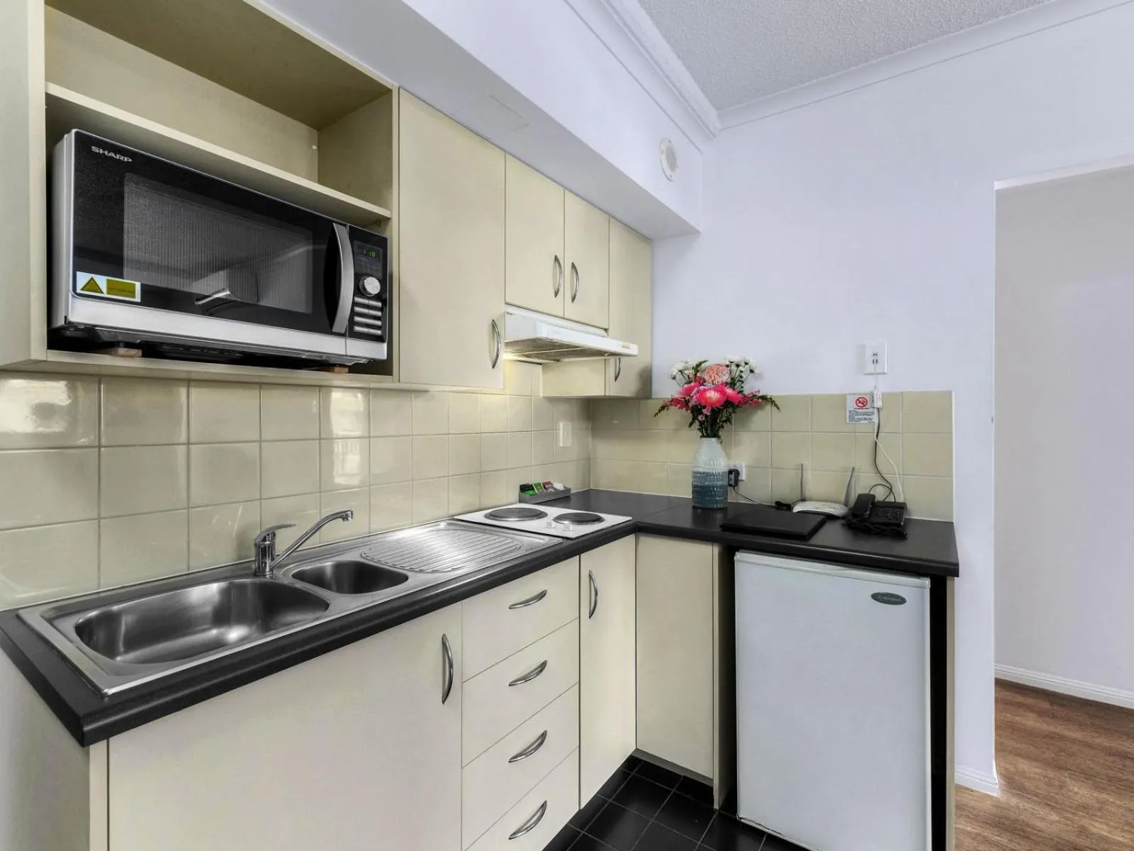 Kitchen or kitchenette in Central Brunswick Apartment Hotel