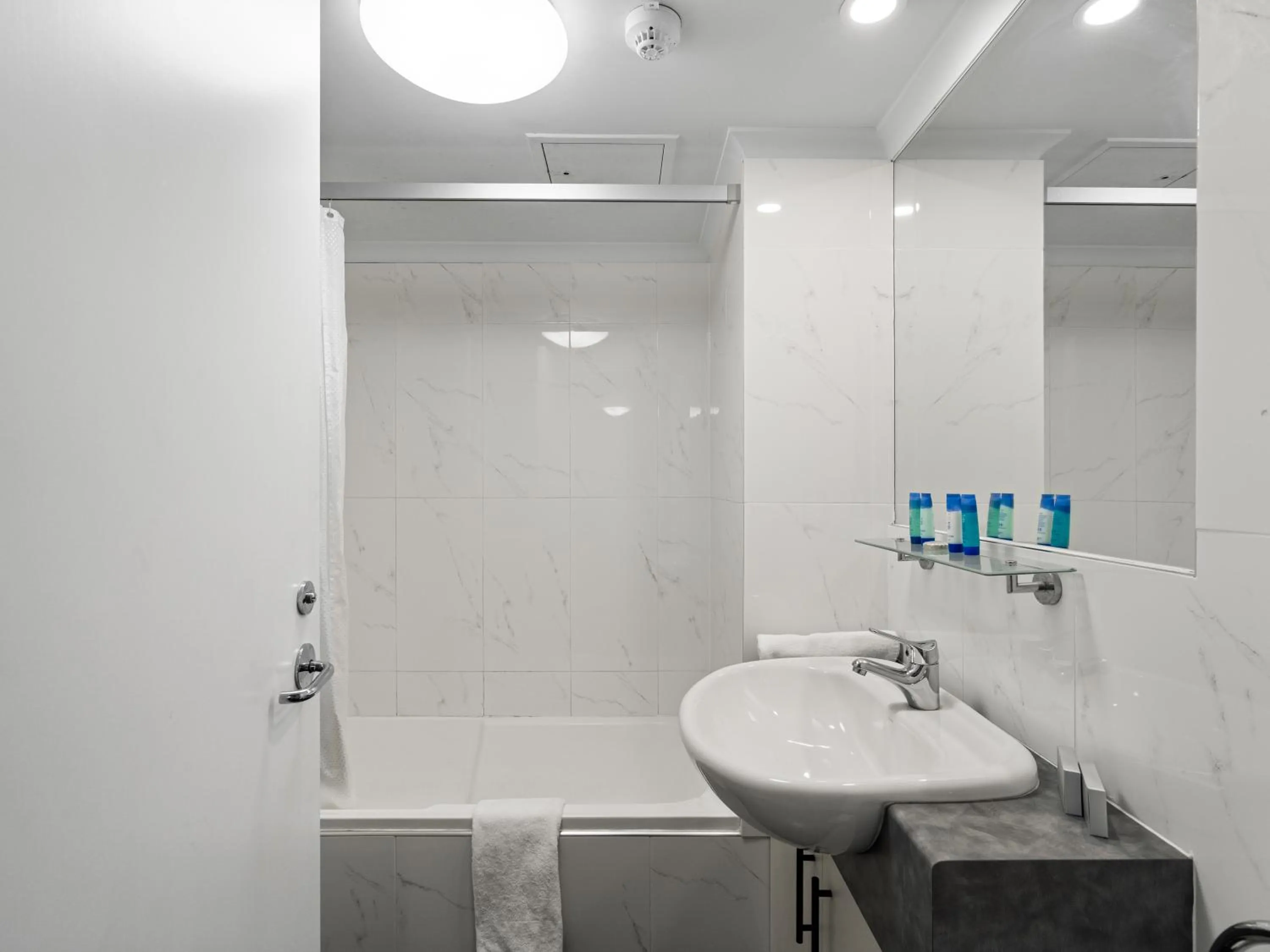 Central Brunswick Apartment Hotel