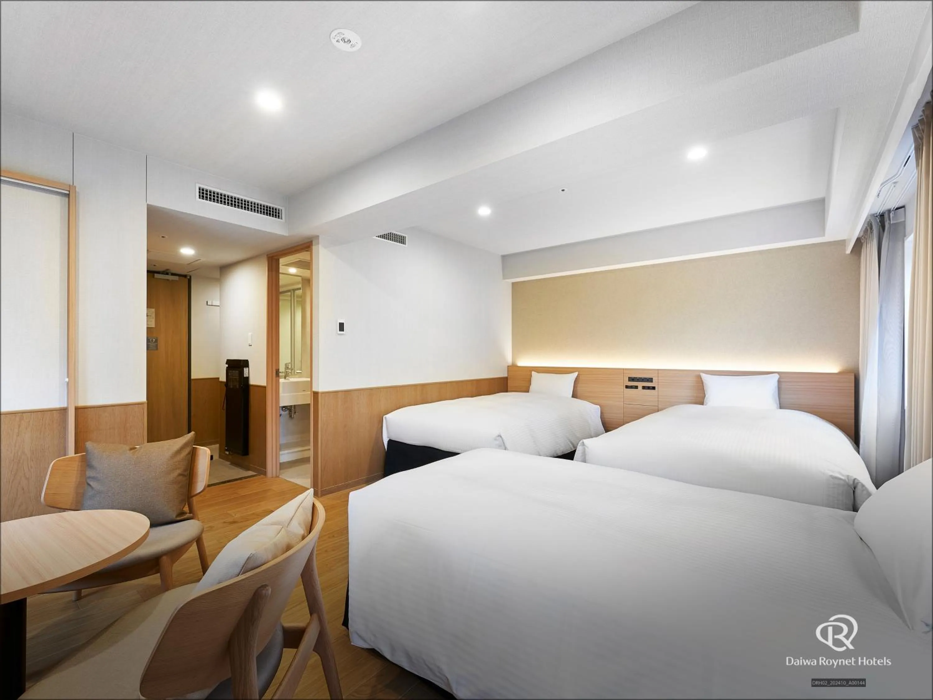 Bed in Daiwa Roynet Hotel Yokohama-Koen