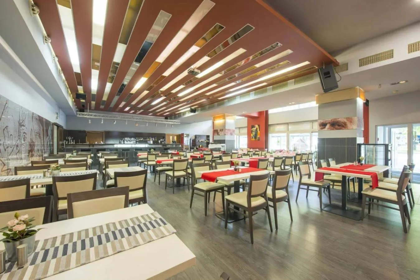 Restaurant/places to eat in Hotel Spolcentrum