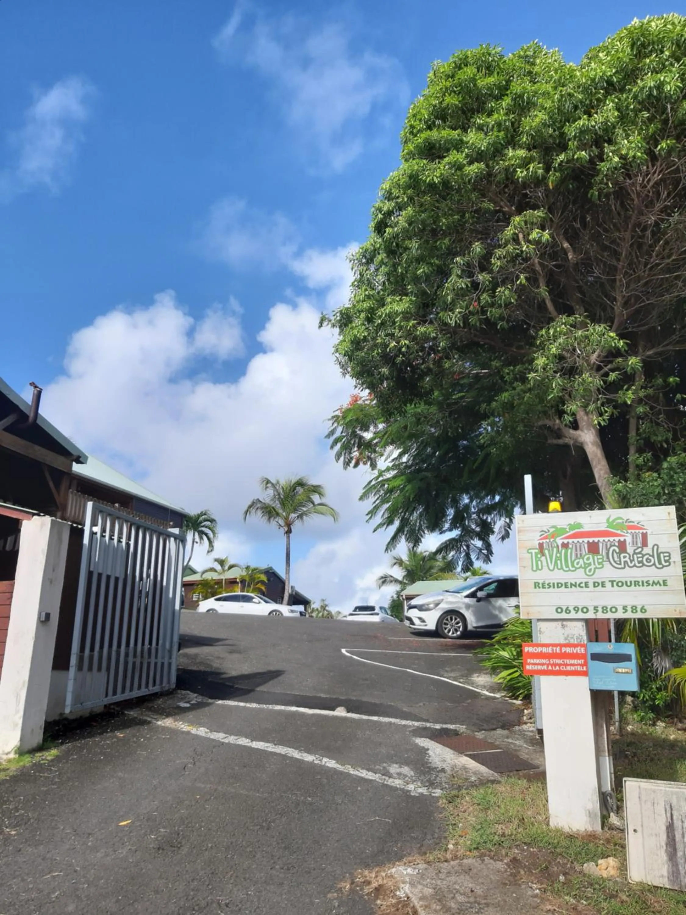 Parking in Ti Village Creole