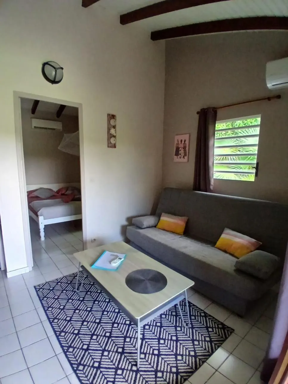 Living room, Bed in Ti Village Creole