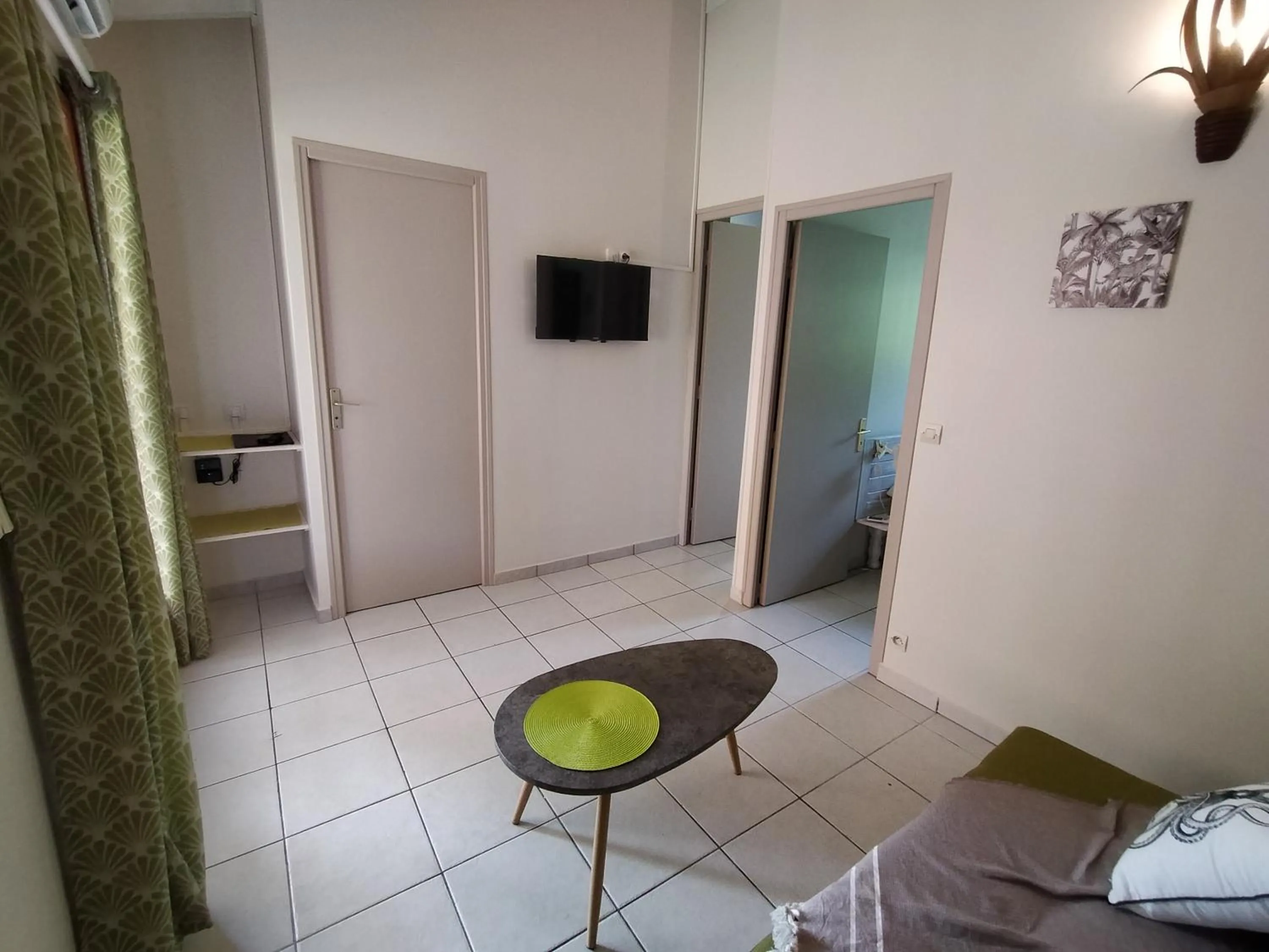 TV and multimedia, Bed in Ti Village Creole