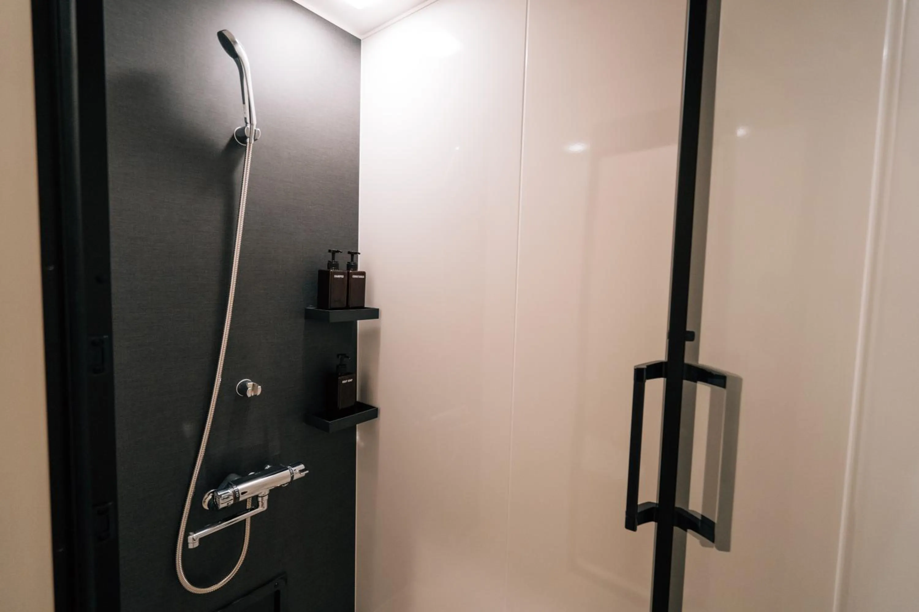 Shower in mizuka Daimyo 3 - unmanned hotel-