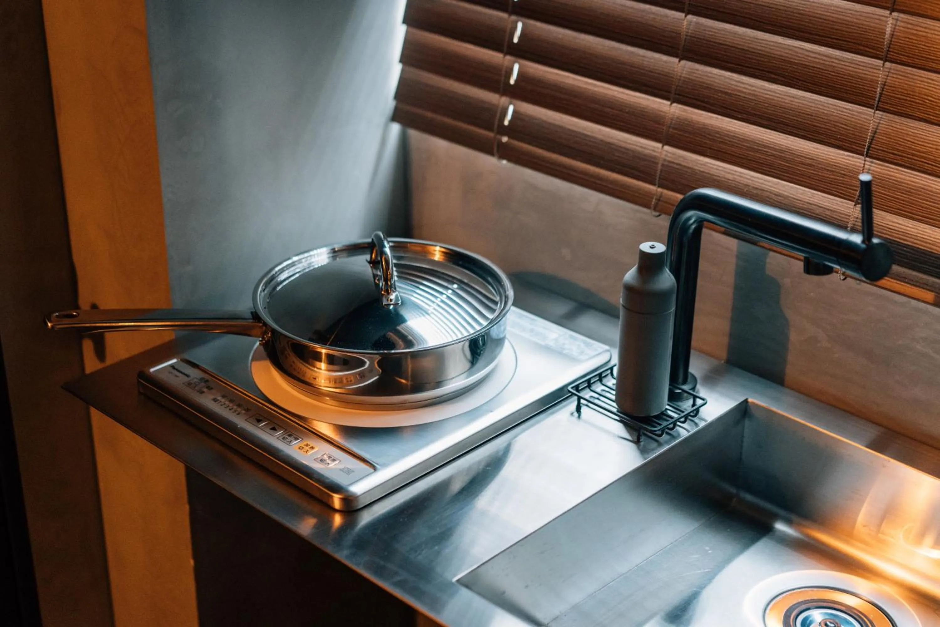 Kitchen or kitchenette in mizuka Nakasu 1 - unmanned hotel -