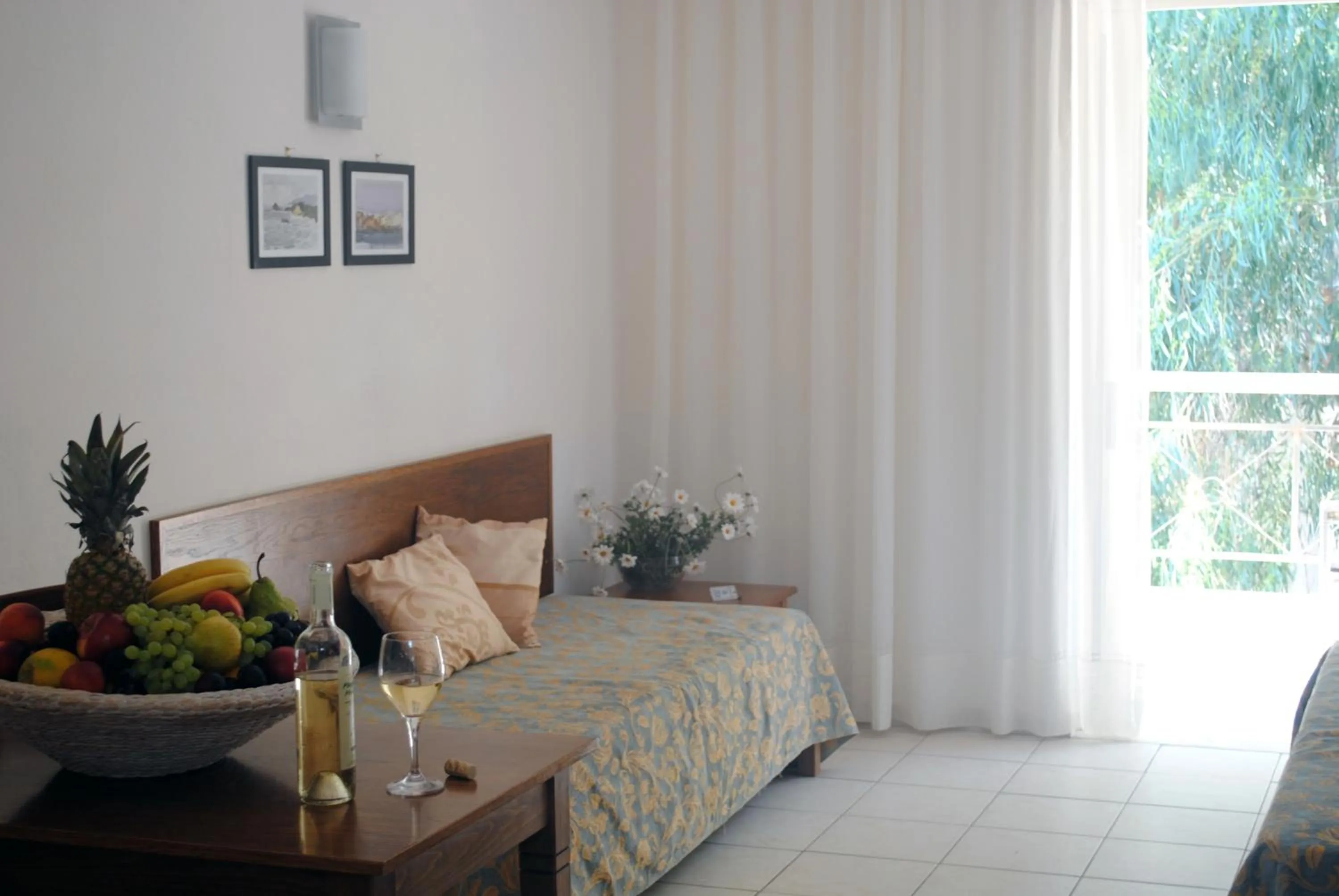 Living room, Bed in Marita's Apartments