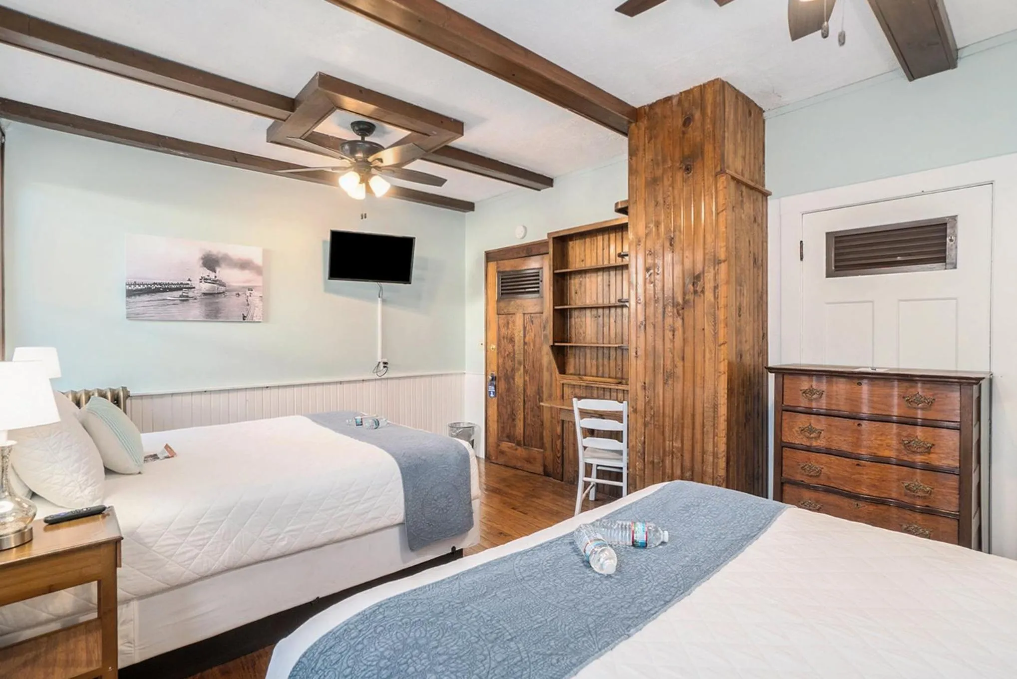 Bedroom, Bed in Historic Hotel Nichols