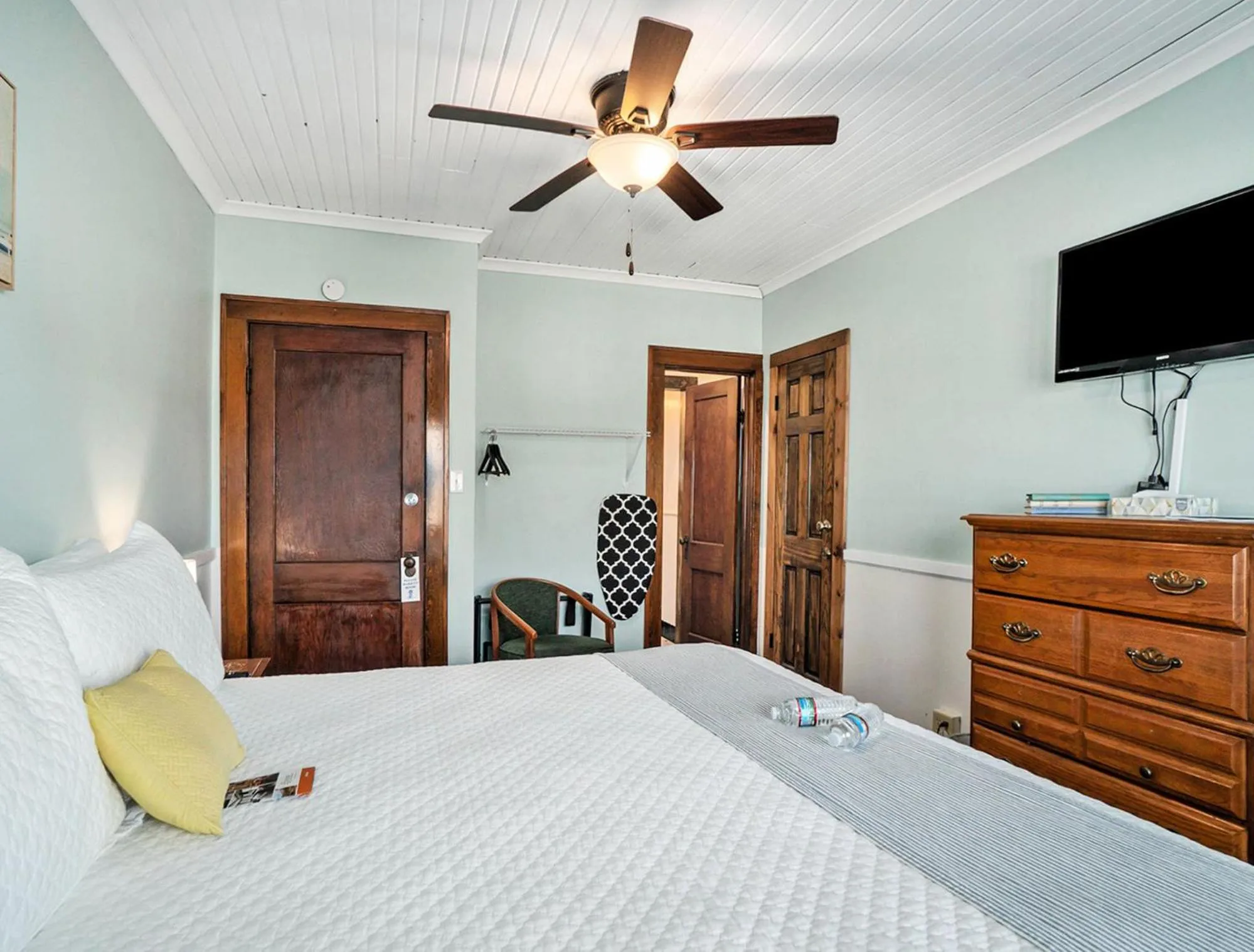 Bed in Historic Hotel Nichols