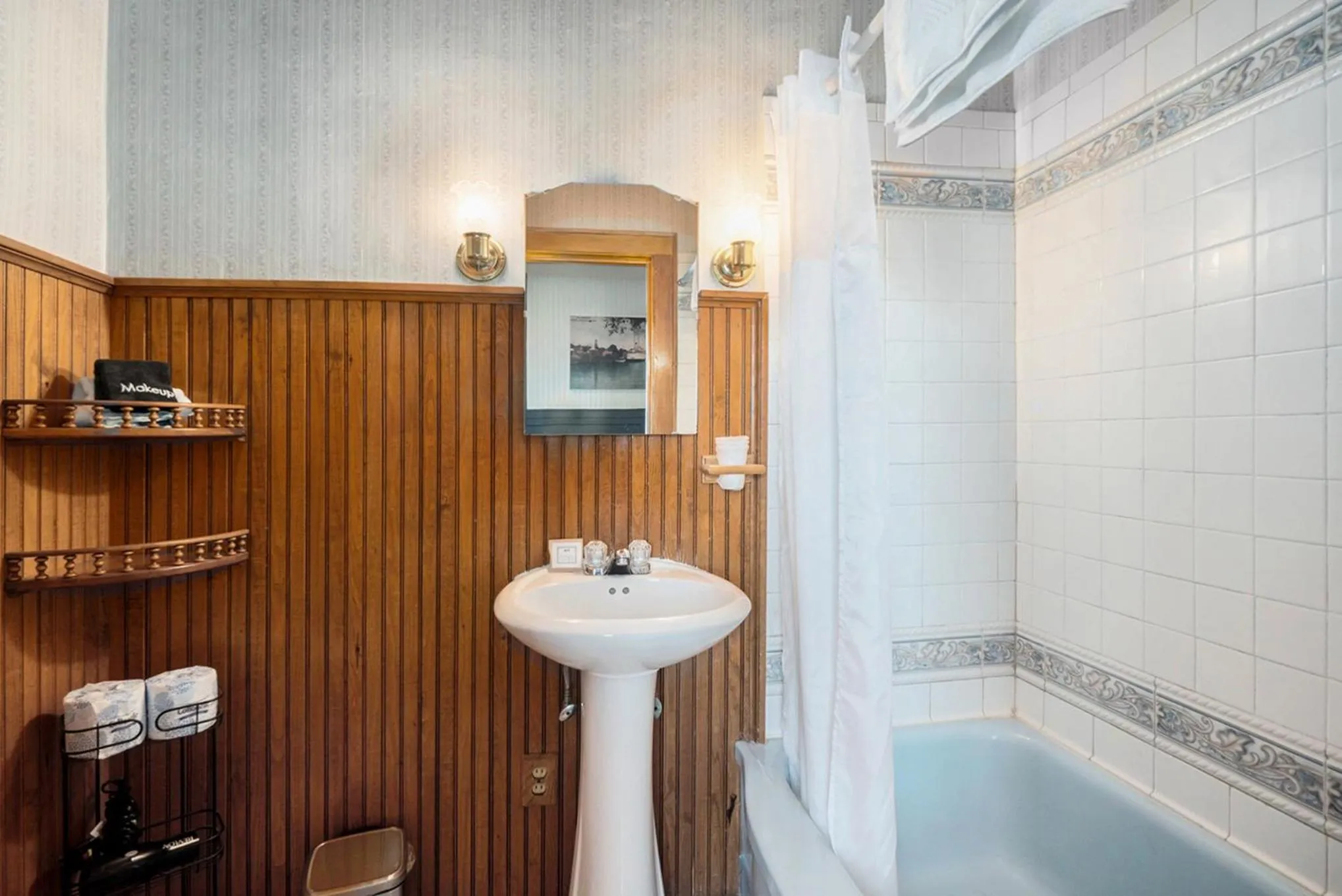 Bathroom in Historic Hotel Nichols