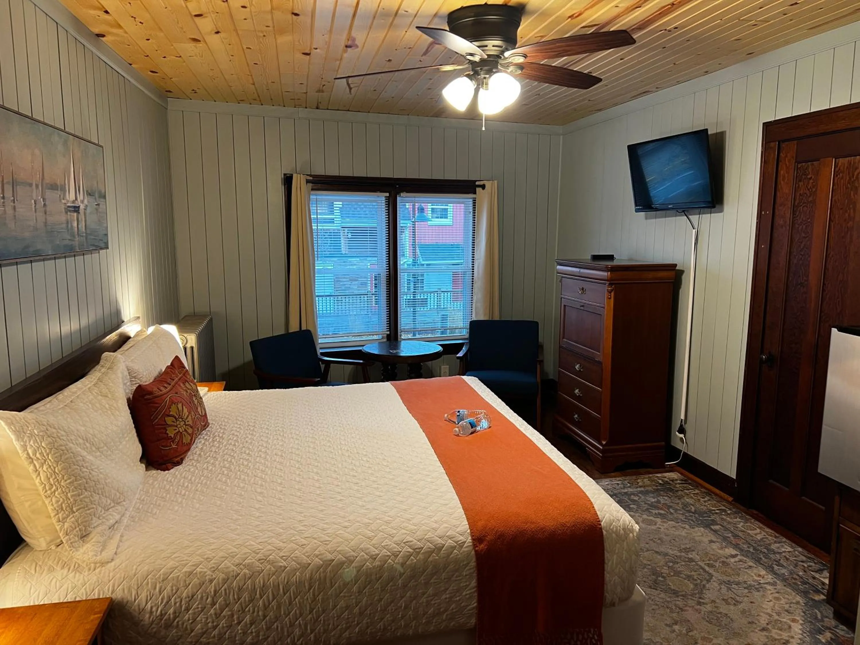 Bed in Historic Hotel Nichols