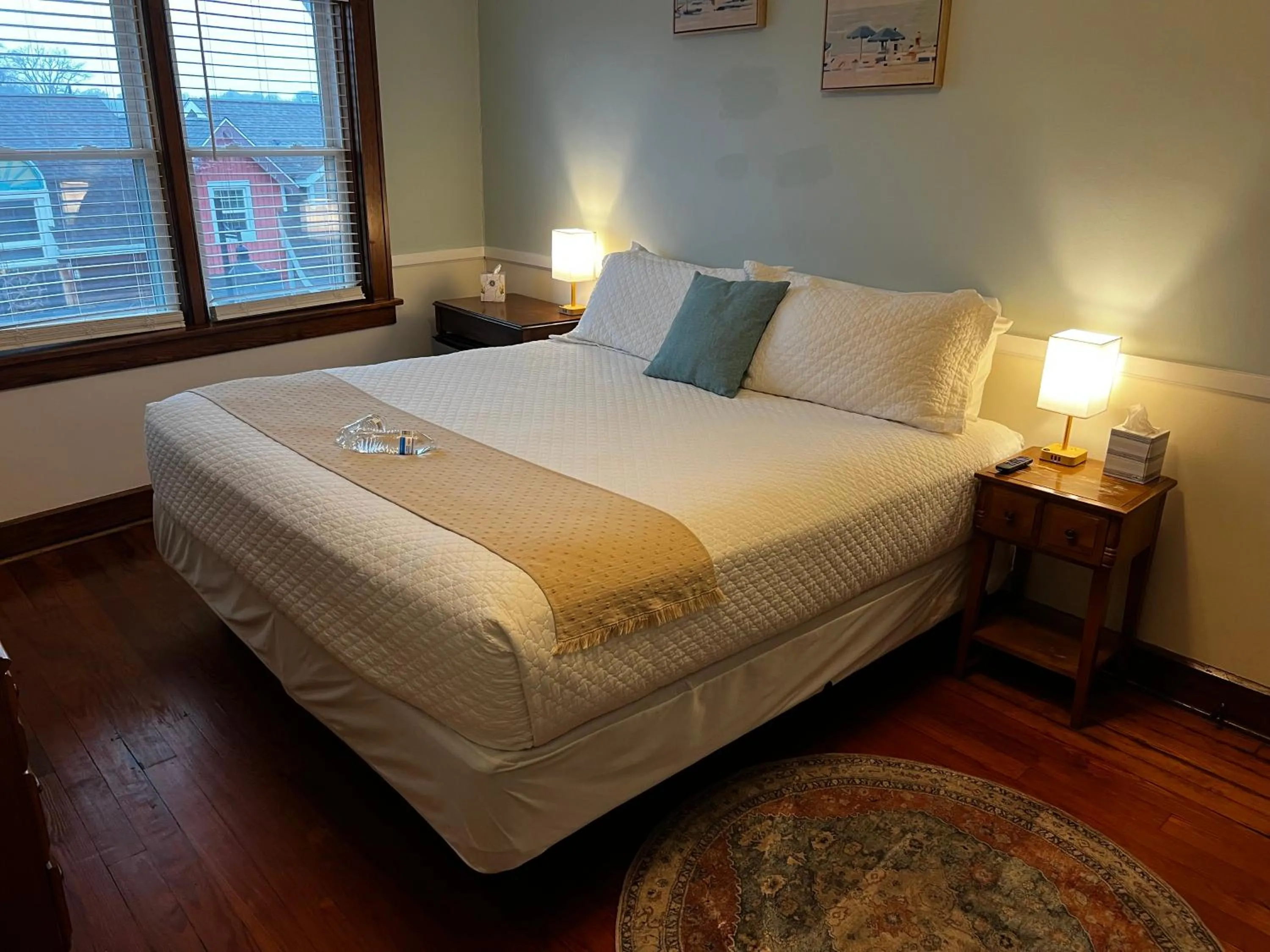 Bed in Historic Hotel Nichols