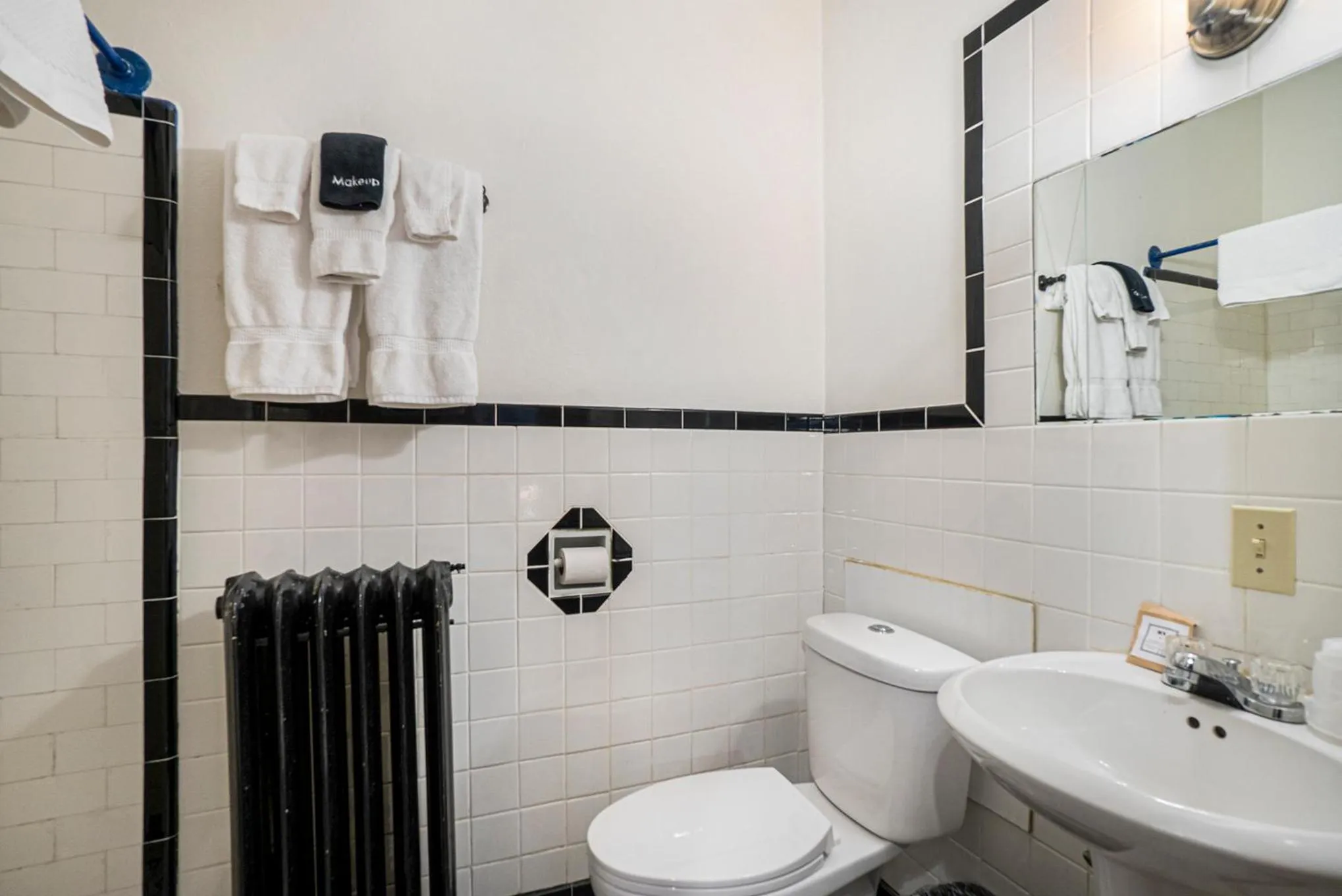 Toilet in Historic Hotel Nichols