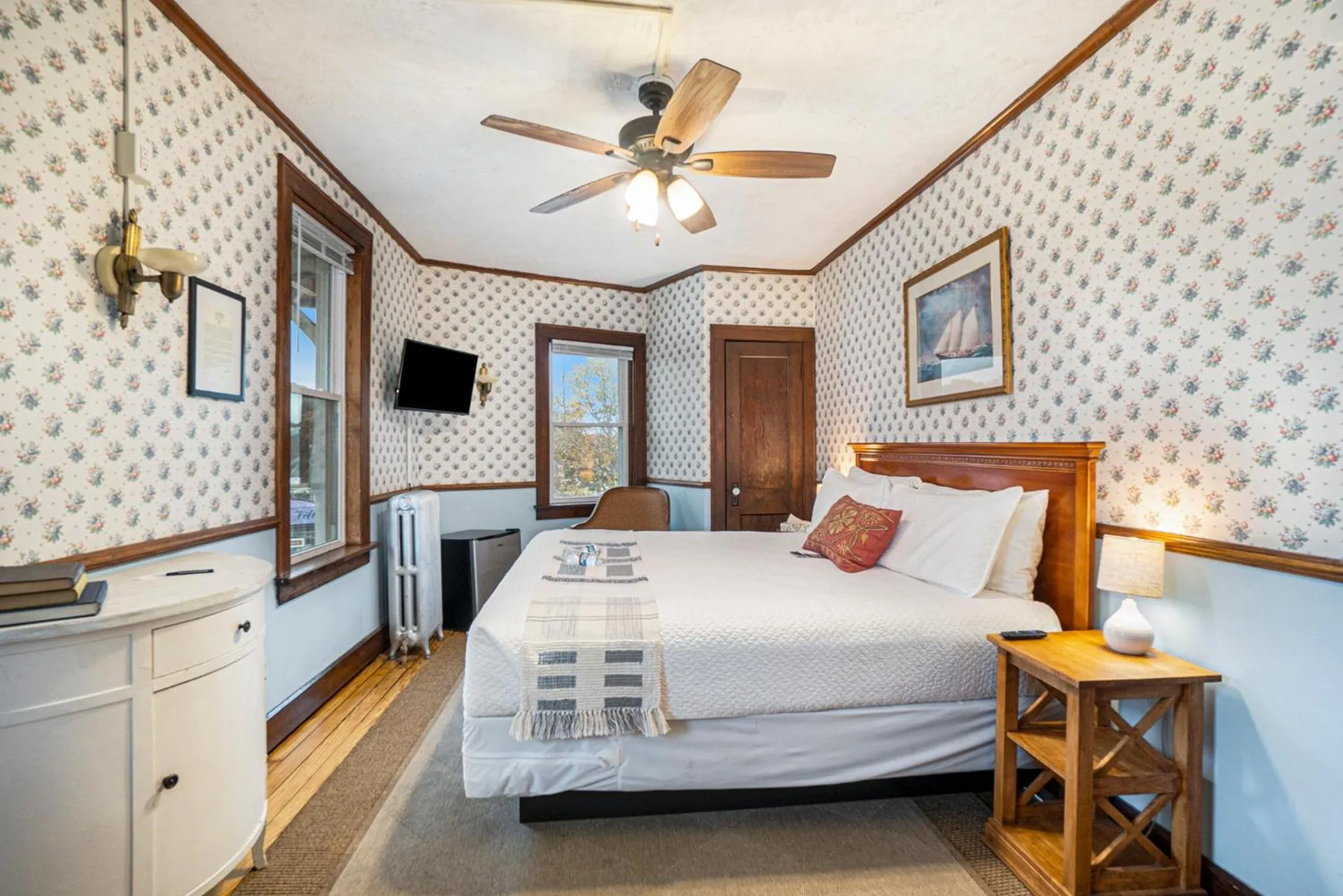 Bed in Historic Hotel Nichols