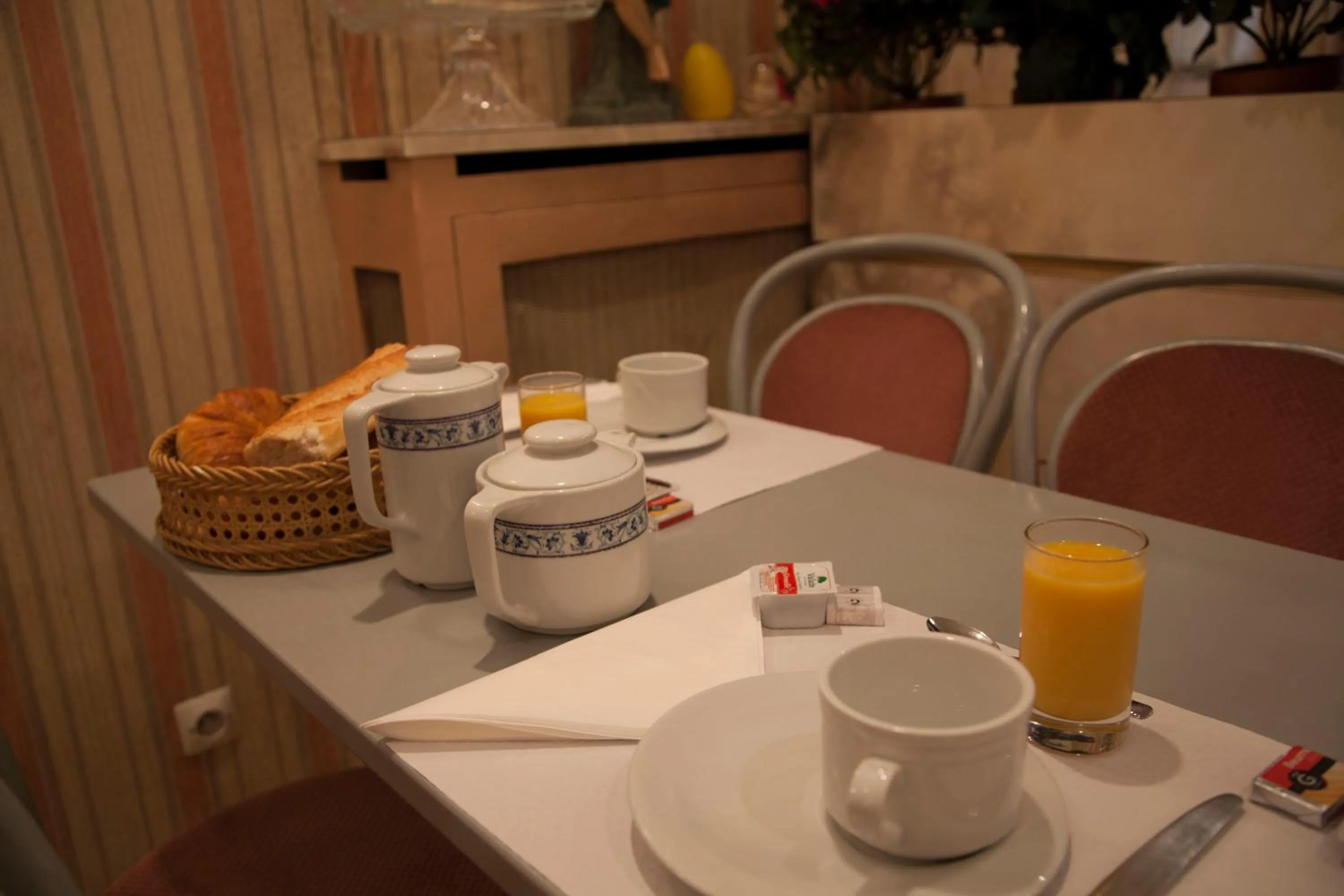 Restaurant/places to eat in Hôtel des Pyrénées - Entre Bastille et Nation