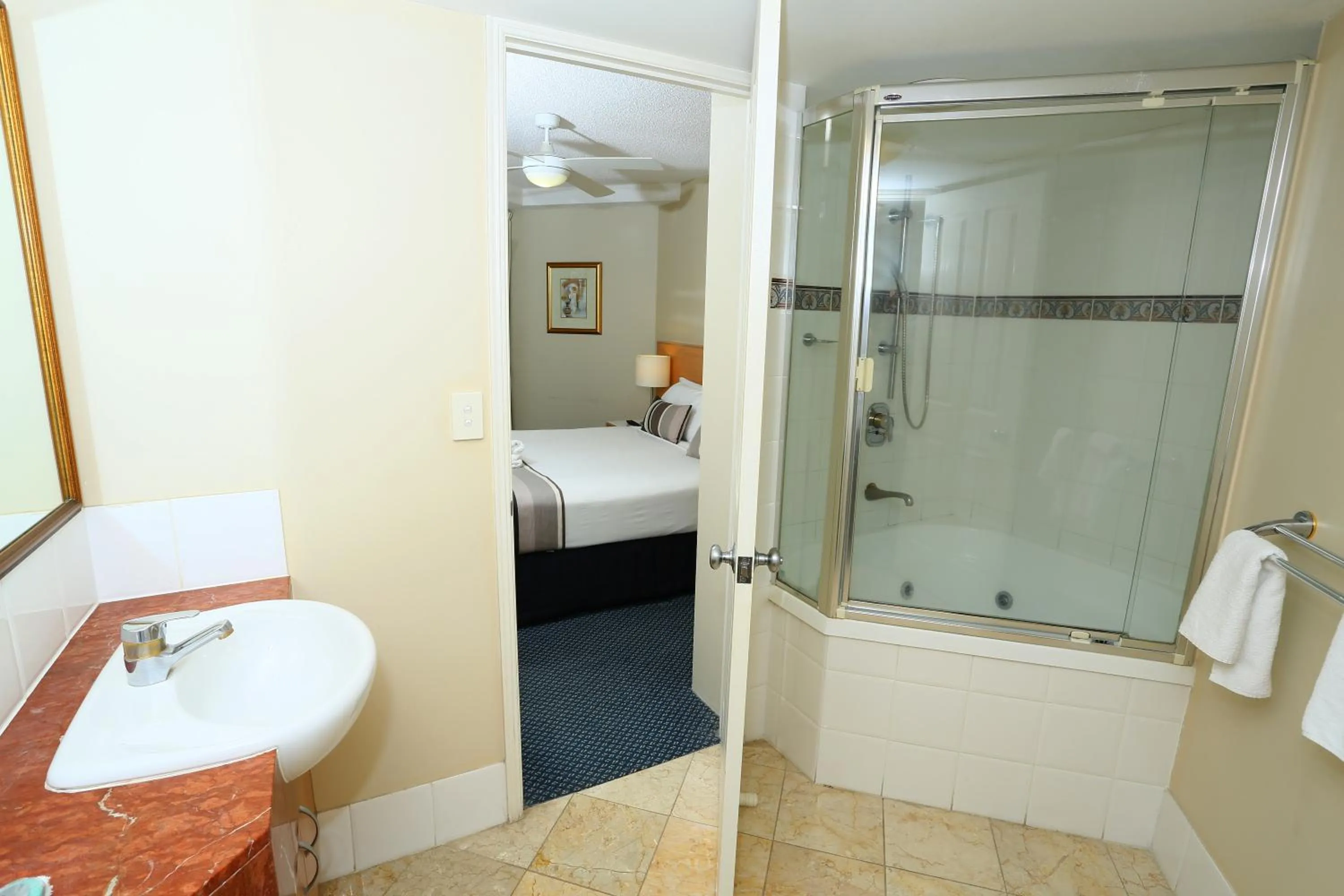 One-Bedroom Apartment in Landmark Resort