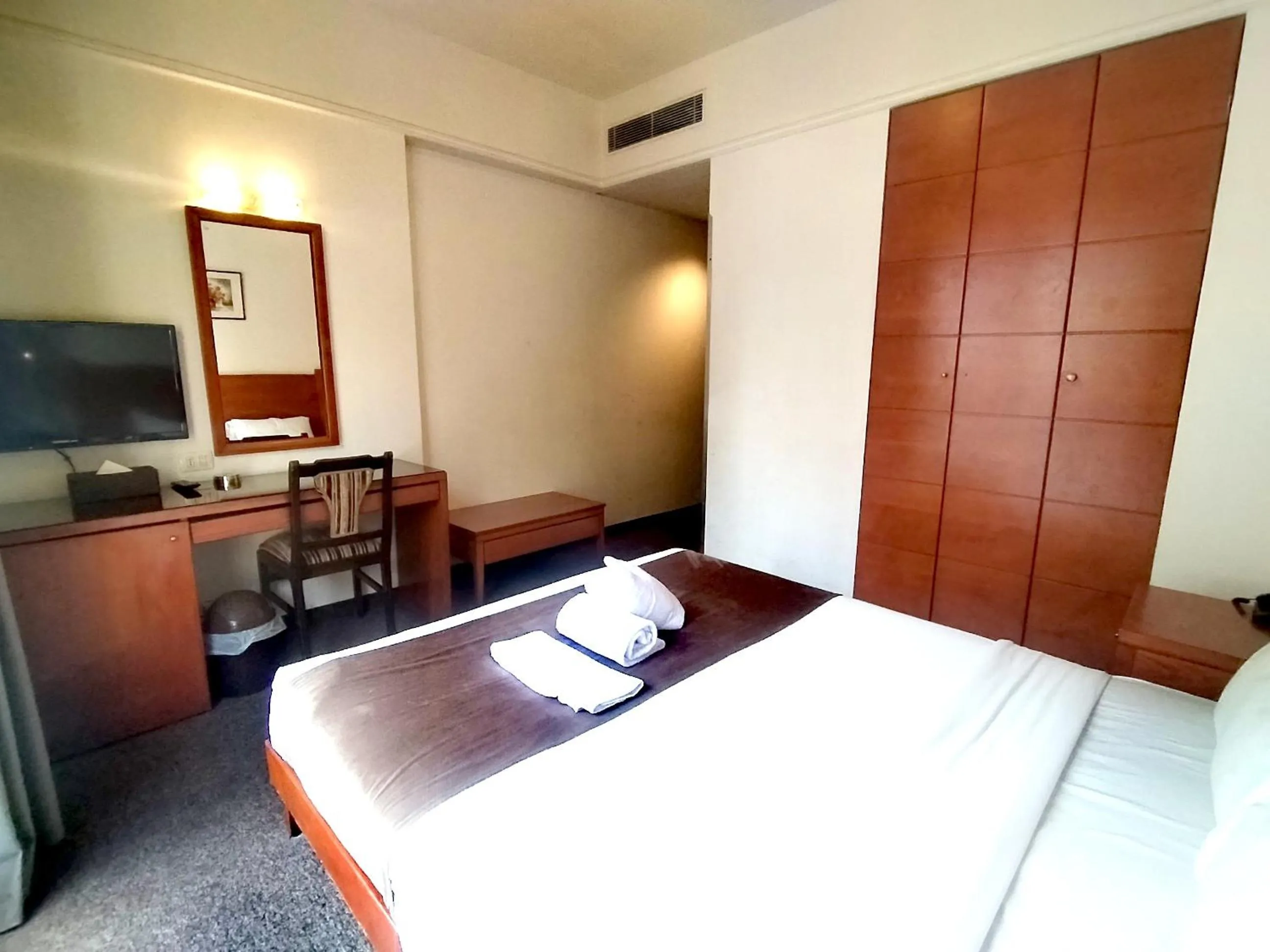 Bed in Caesar's Park Hotel