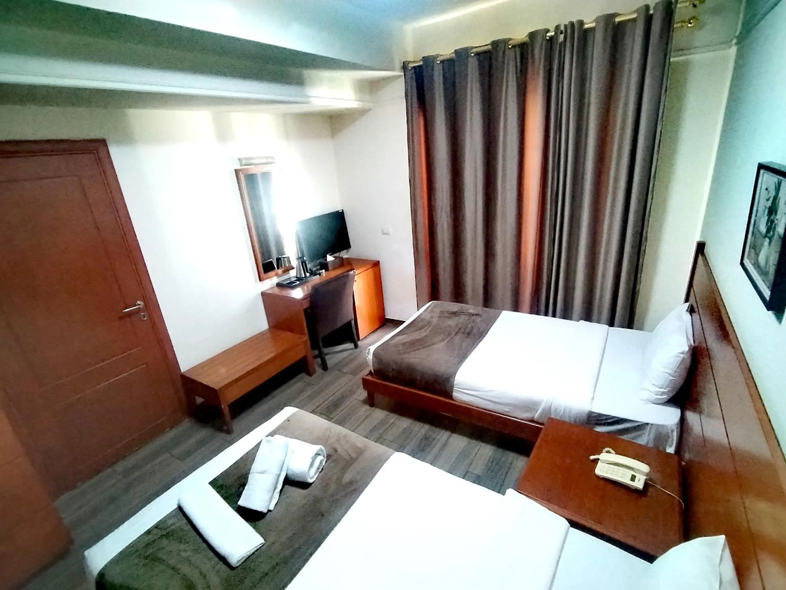 Bedroom, Bed in Caesar's Park Hotel