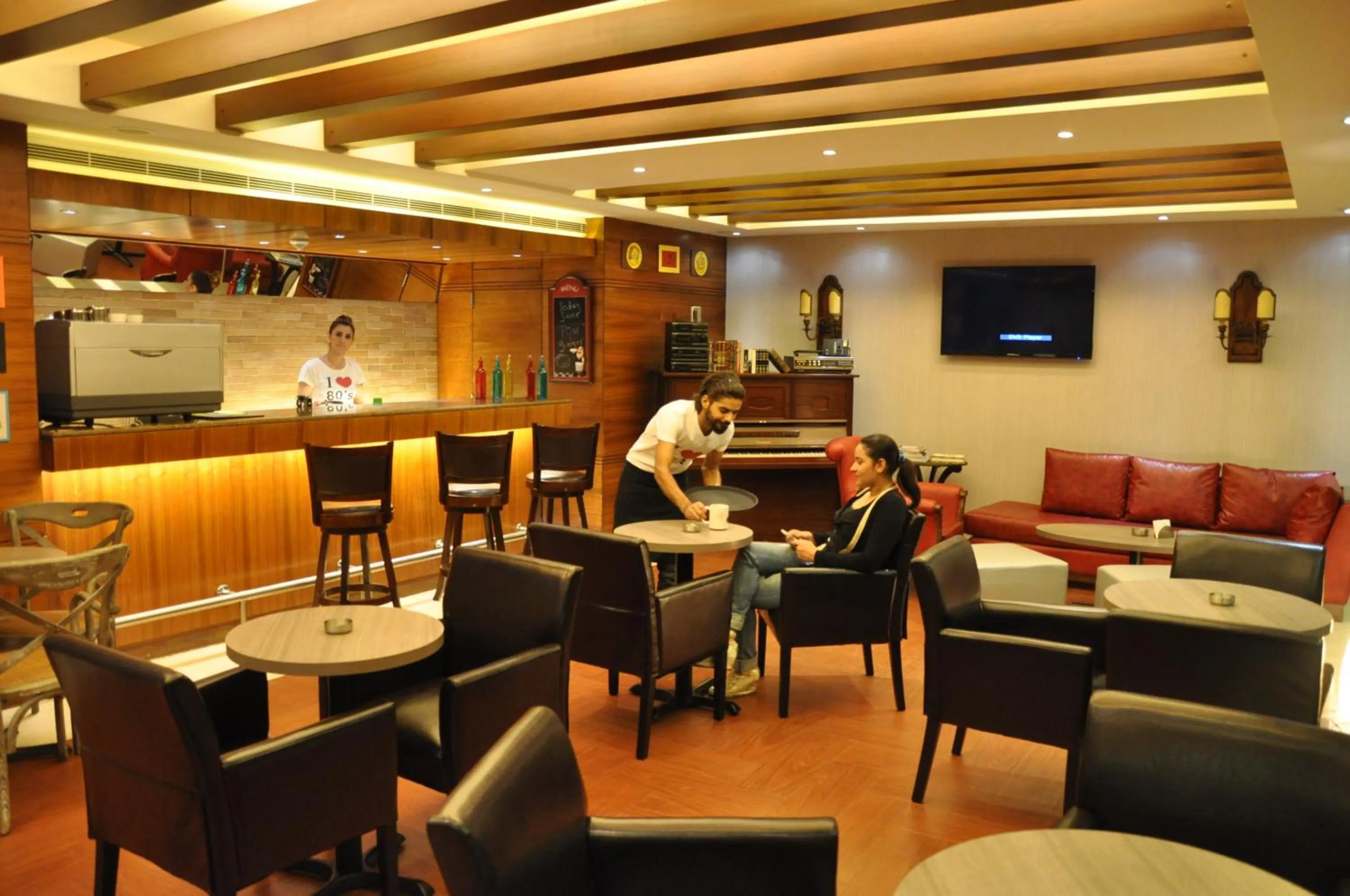 Lounge or bar in Caesar's Park Hotel