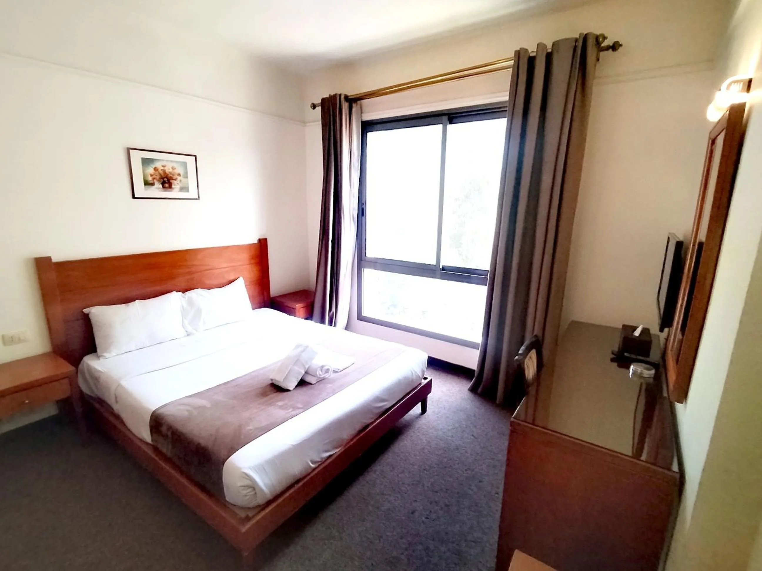 Bedroom, Bed in Caesar's Park Hotel