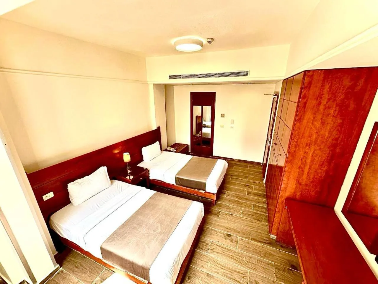 Bedroom, Bed in Caesar's Park Hotel