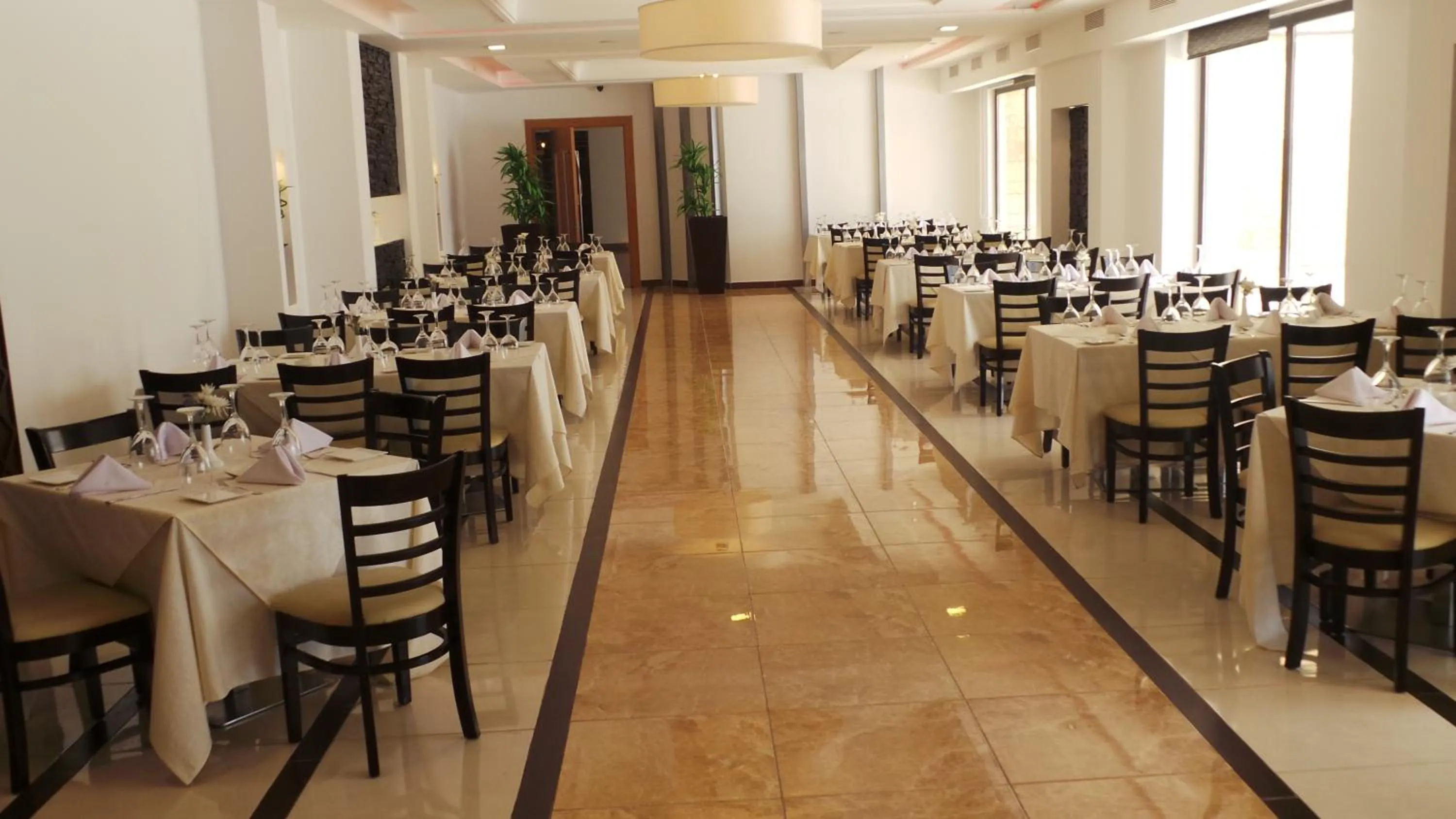 Restaurant/places to eat in Amman Airport Hotel