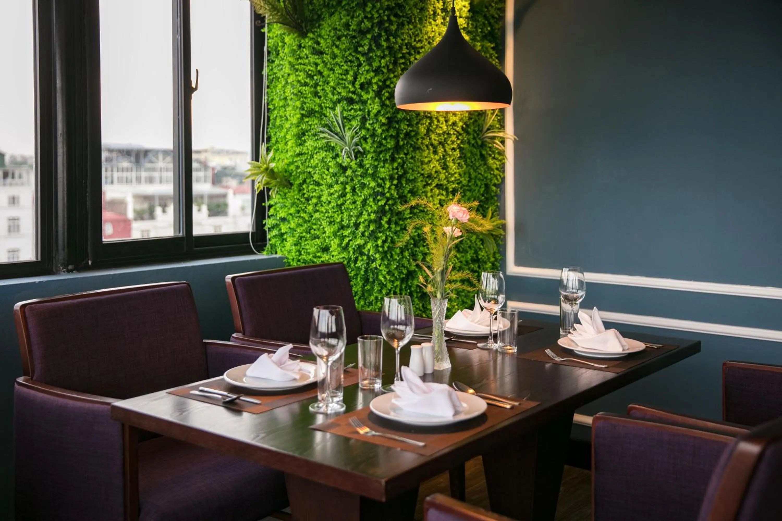 Restaurant/places to eat in Serene Boutique Hotel & Spa