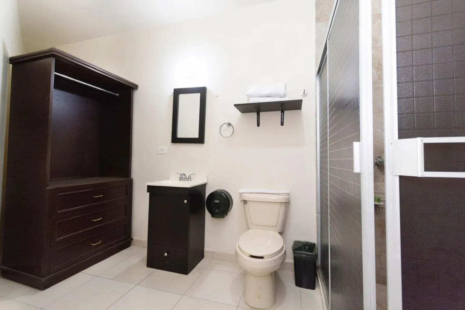 Bathroom in Hotel Nápoles