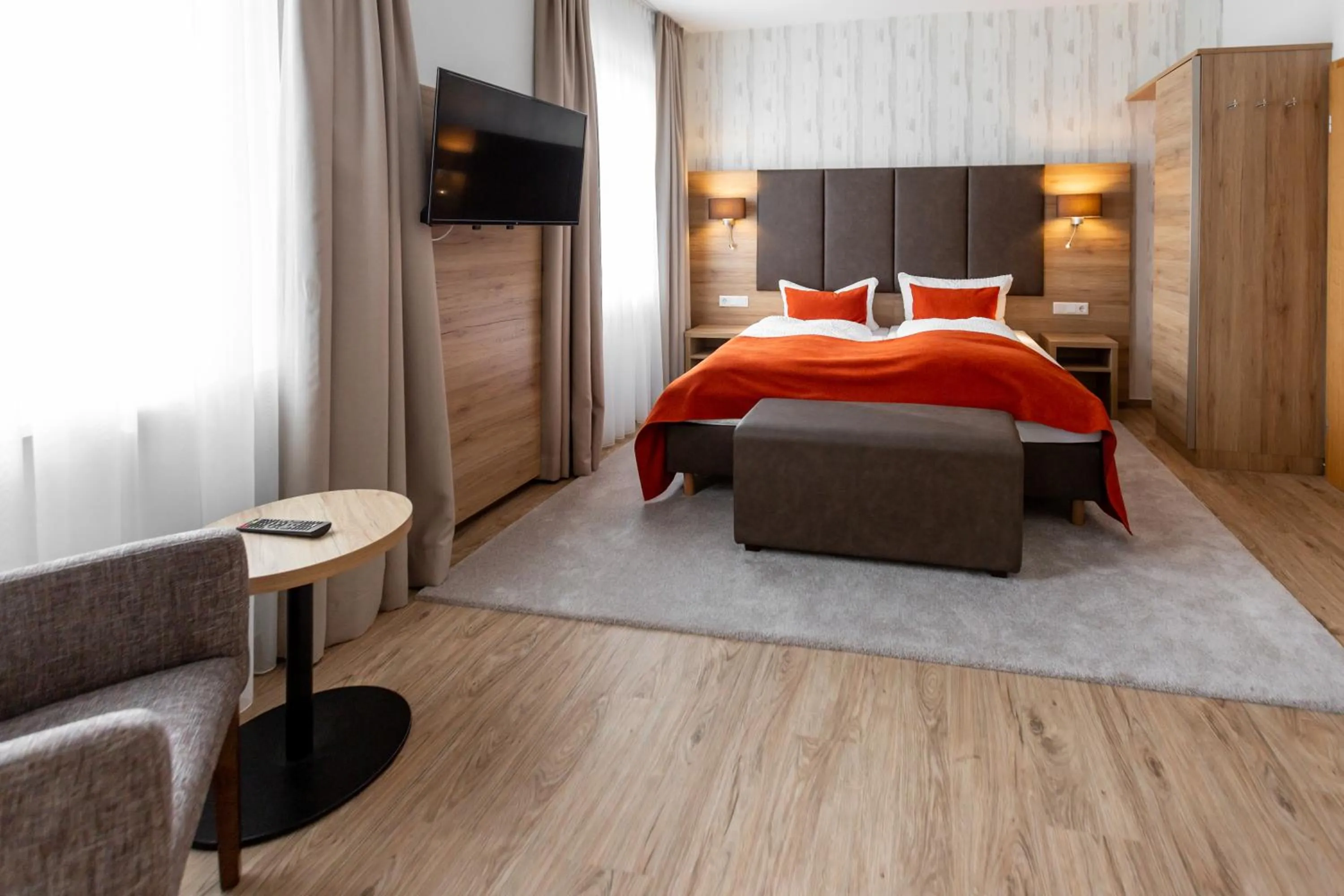 Photo of the whole room, Bed in Hotel Fröhlich-Höche