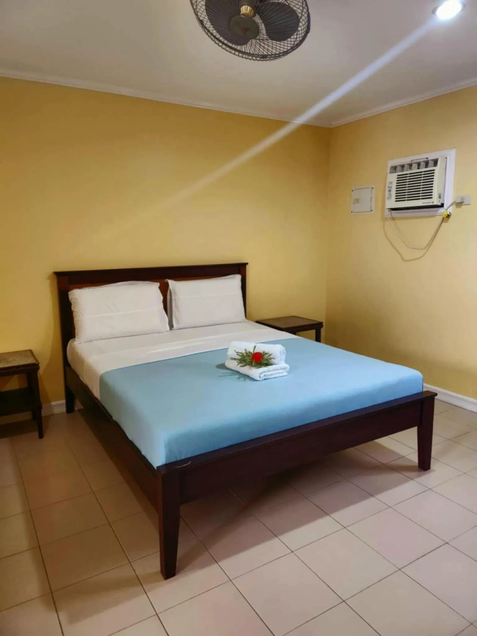 Bed in Villa Del Pueblo Inn