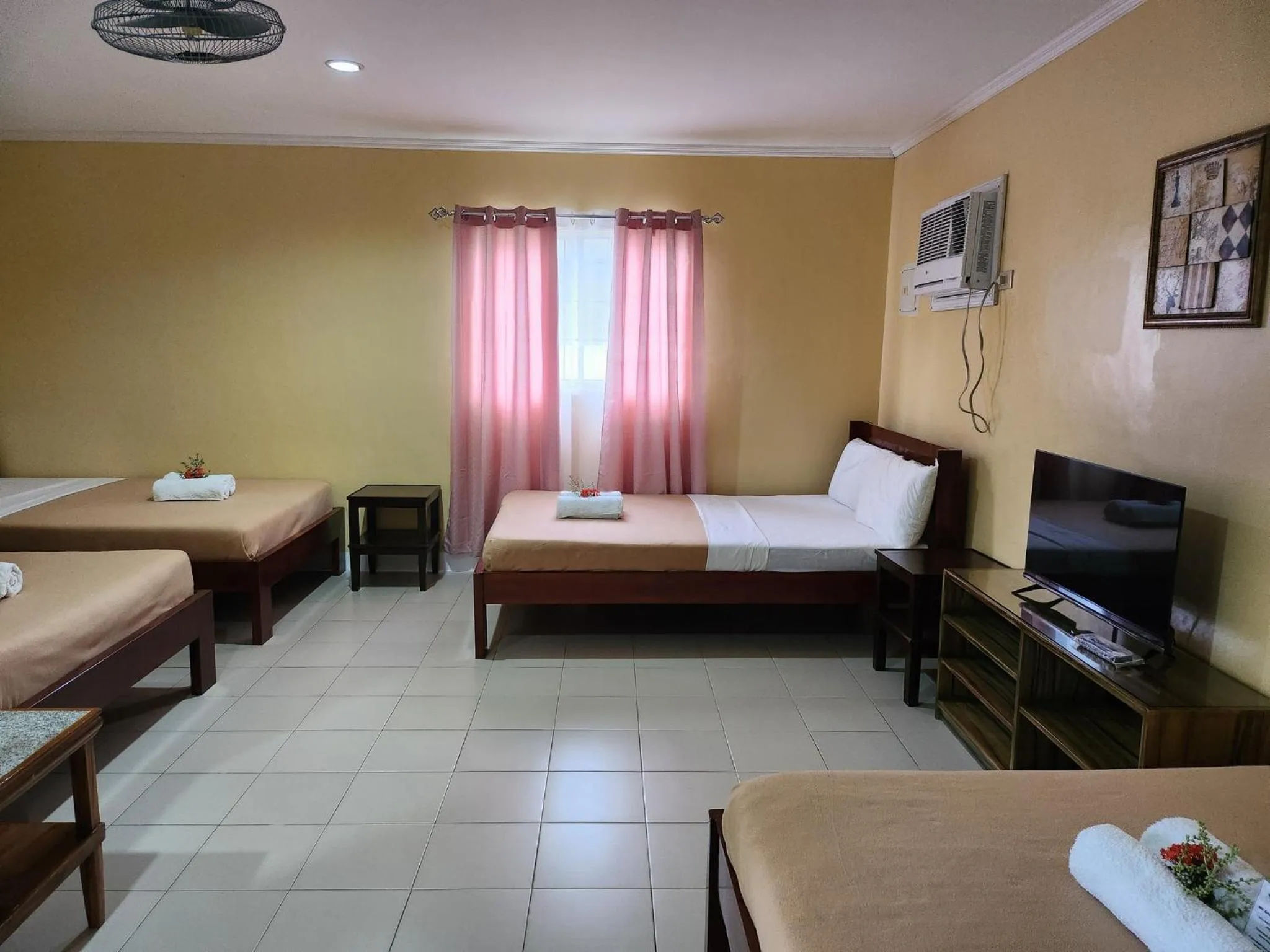 Bed in Villa Del Pueblo Inn