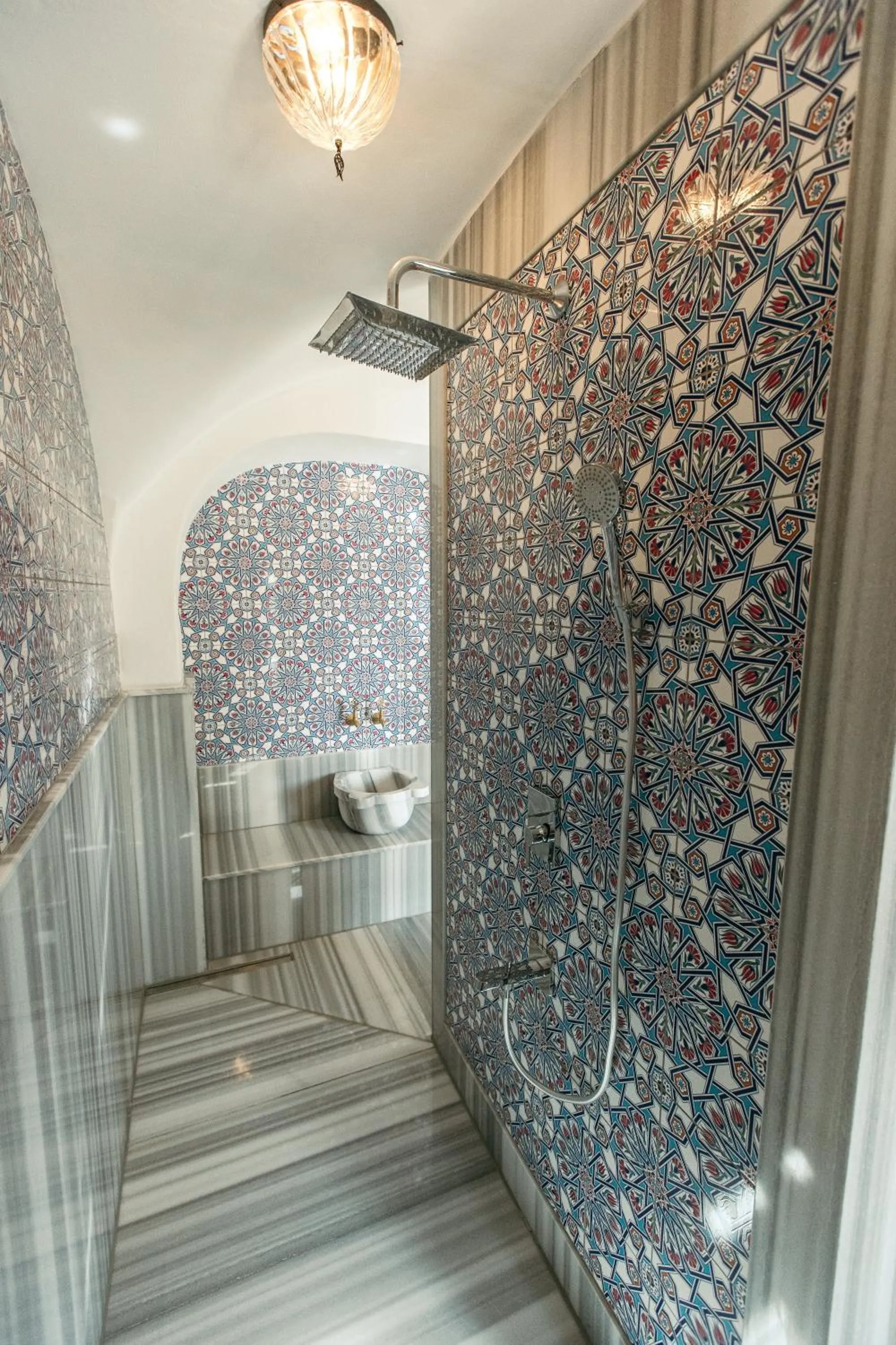 Shower in Maridin Hotel