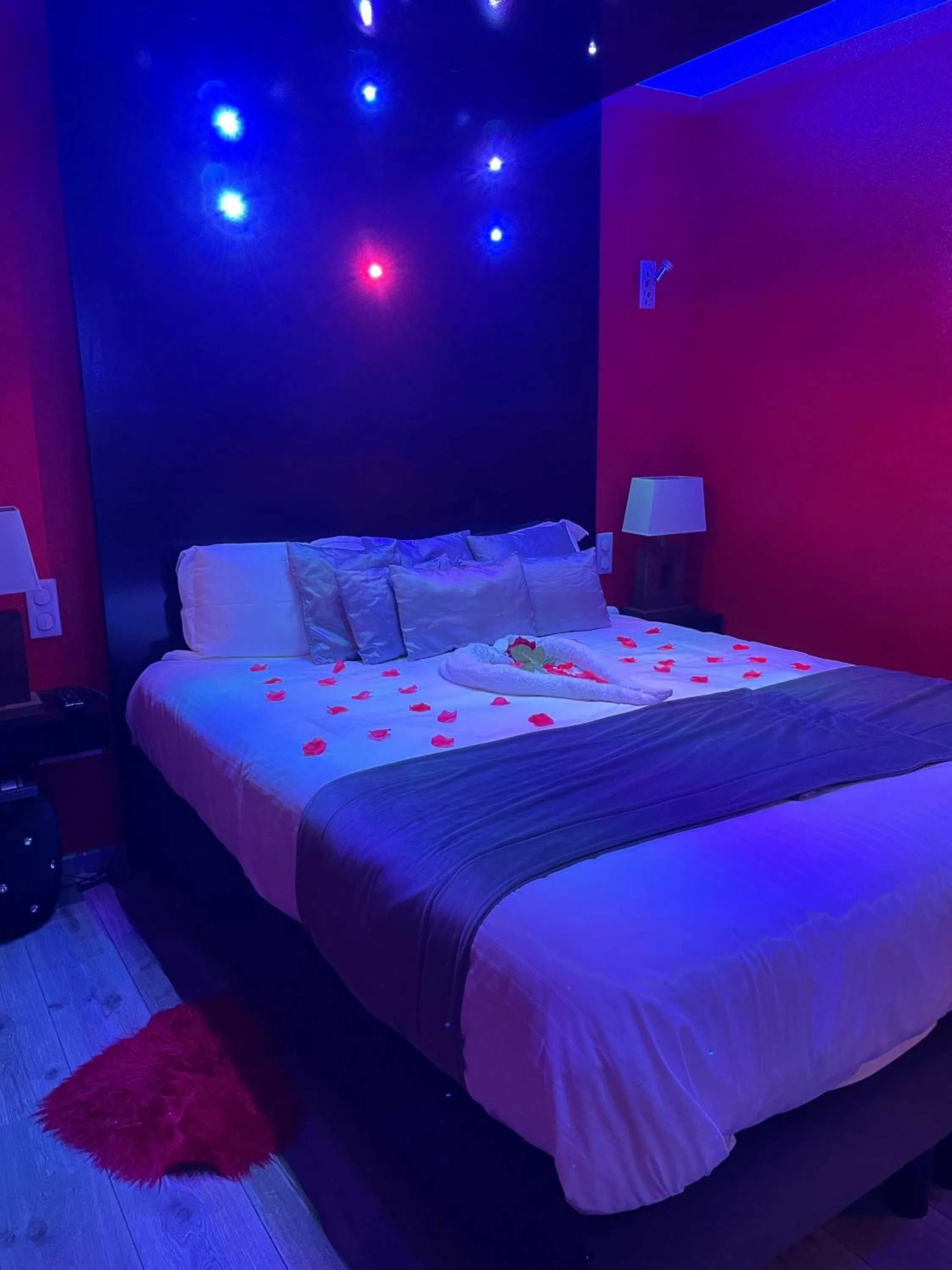 Bed in Logis Hôtel Centrotel et Spa Bulles d'Allier