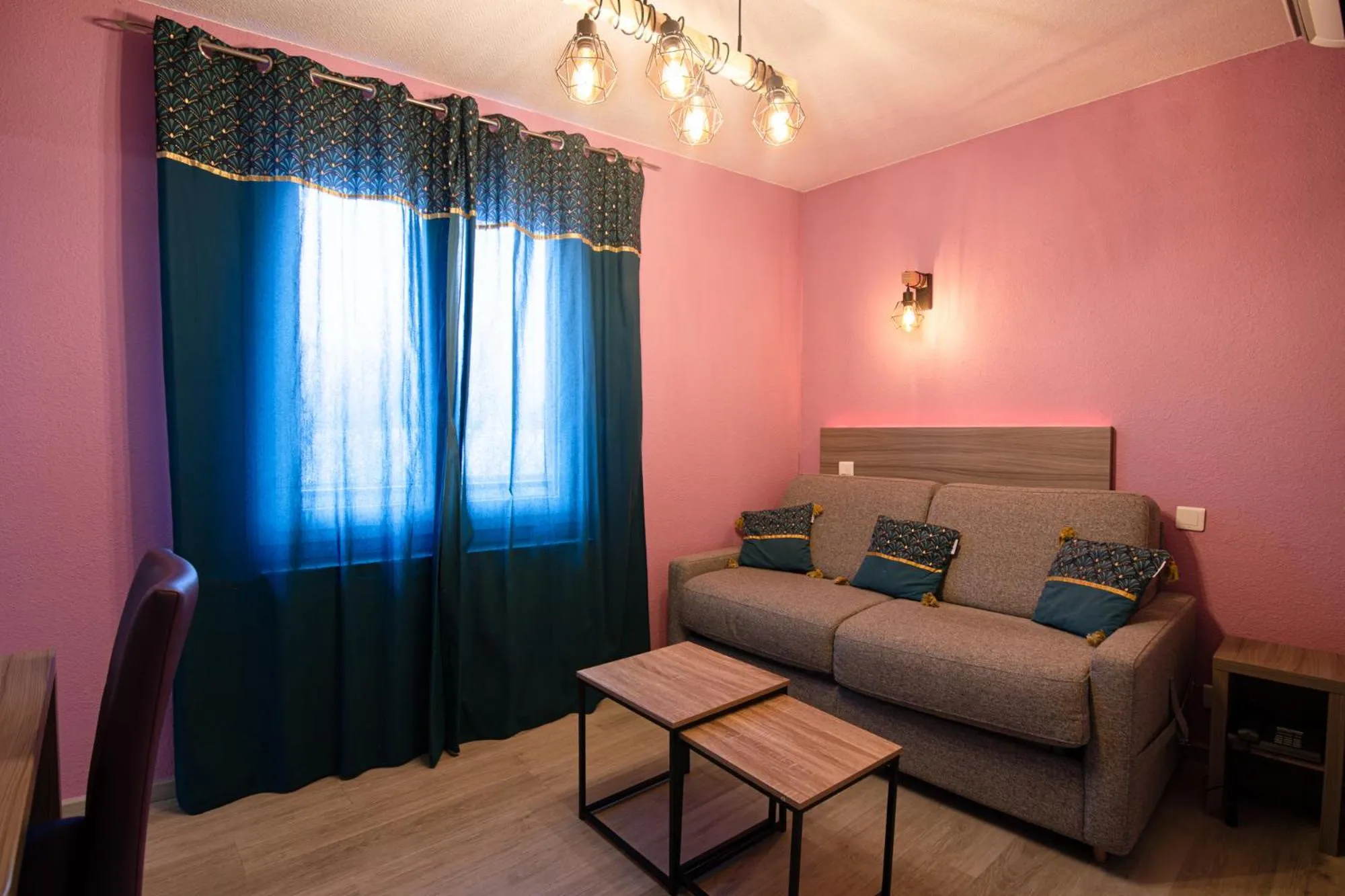 Bed in Logis Hôtel Centrotel et Spa Bulles d'Allier